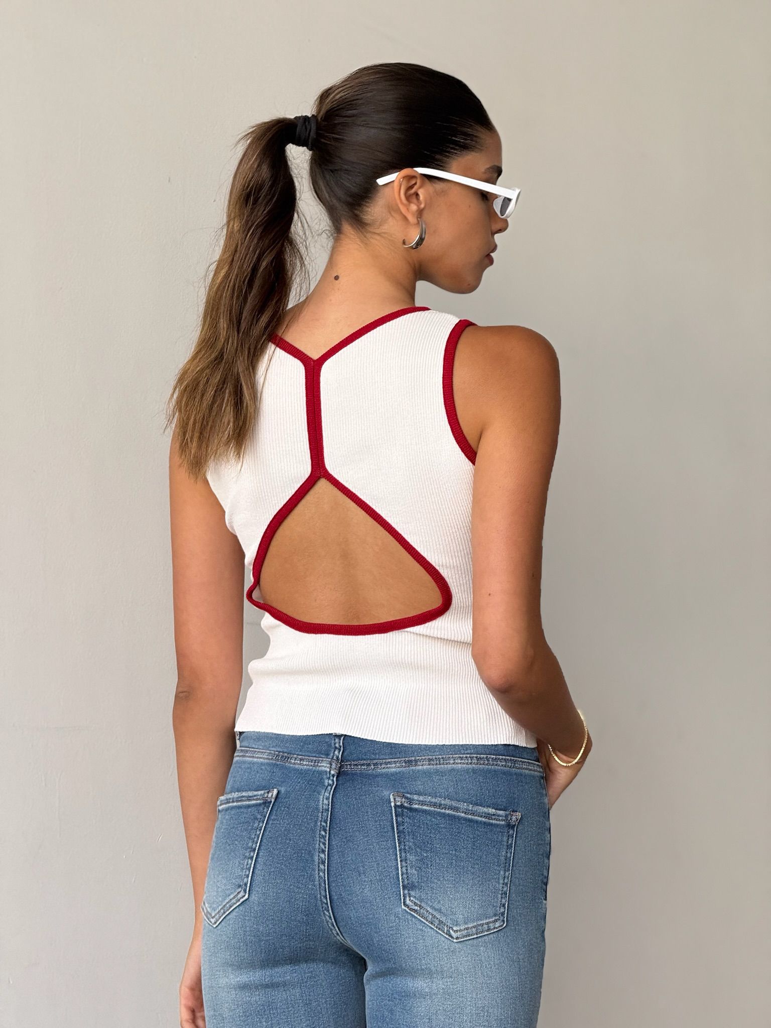 גופיית איב לבן