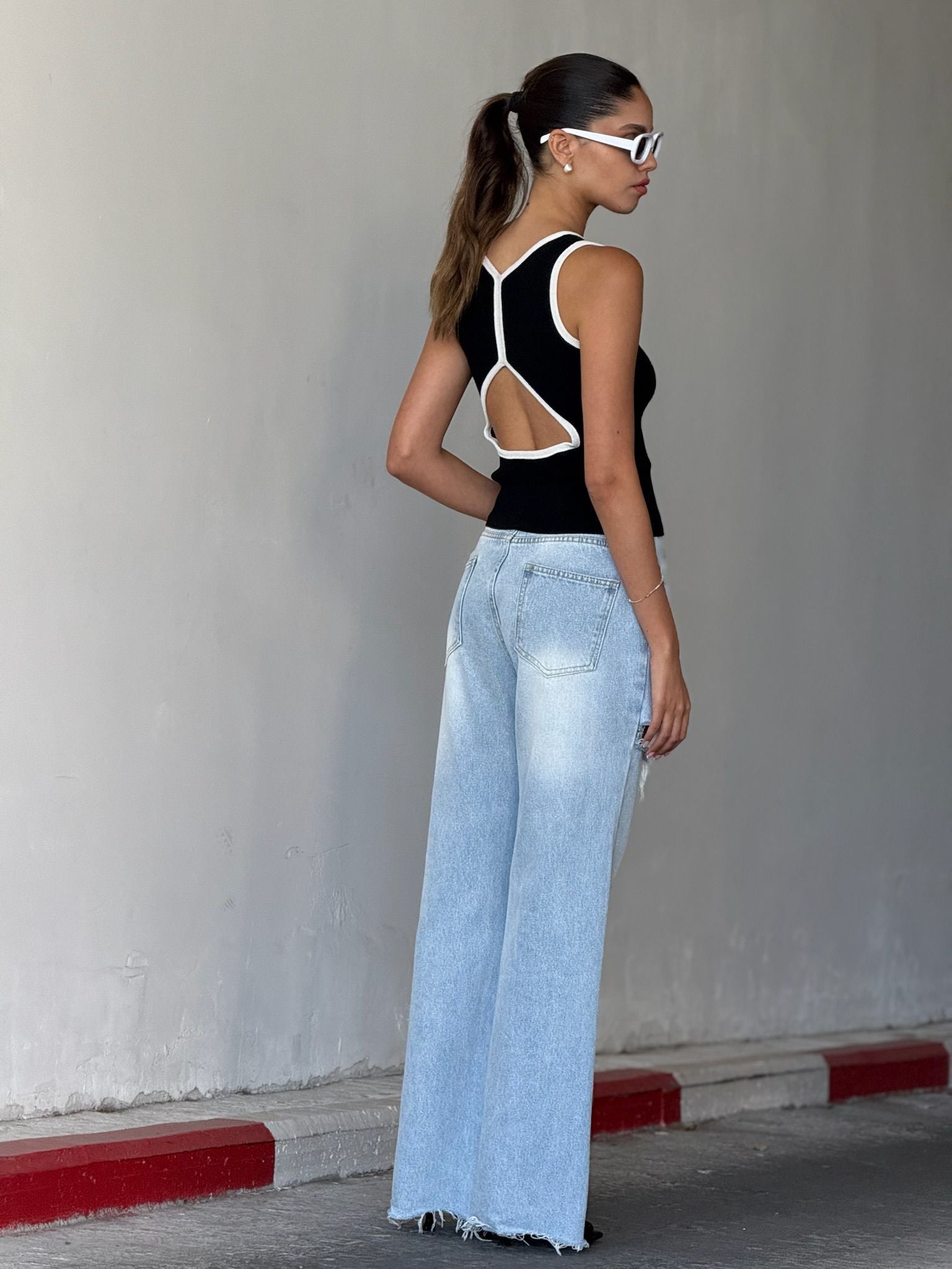 גופיית איב שחור