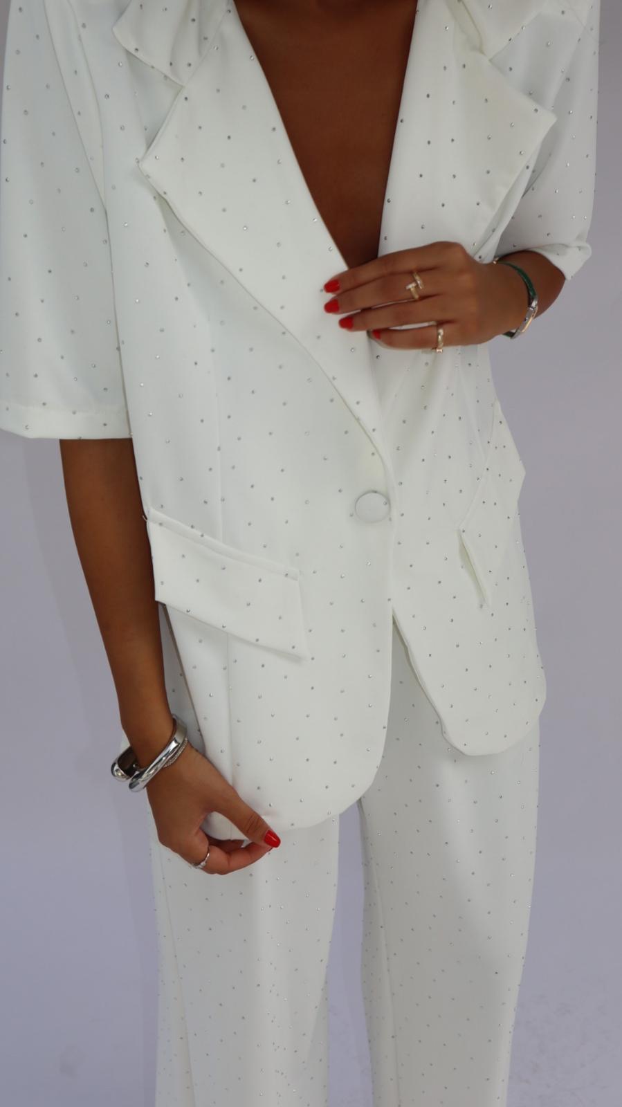 חליפת מייגן שילוב אבנים לבן