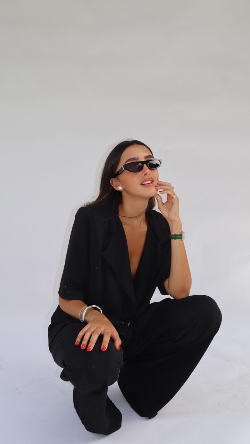 חליפת מייגן שילוב אבנים שחור