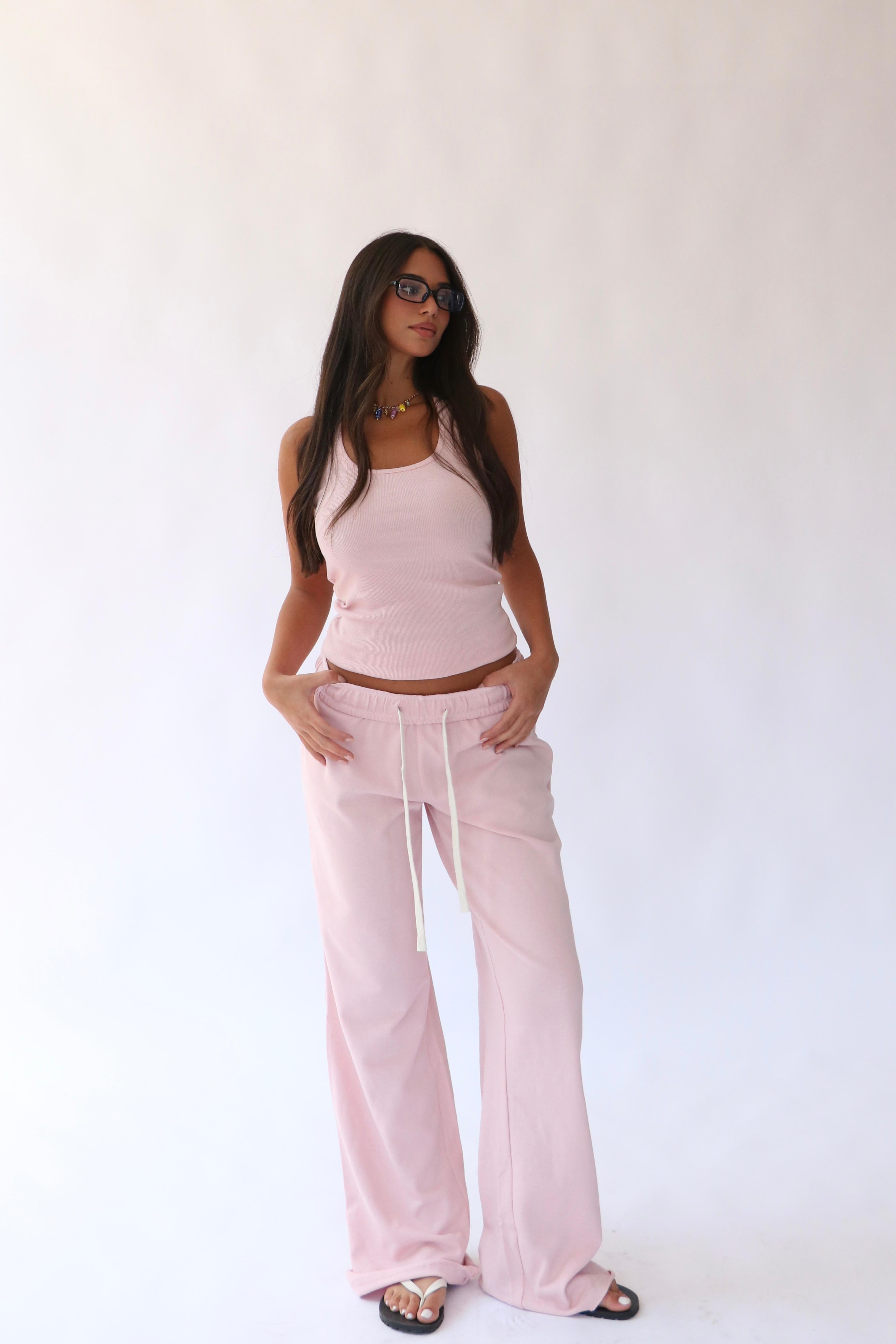 חליפת בקי ורוד