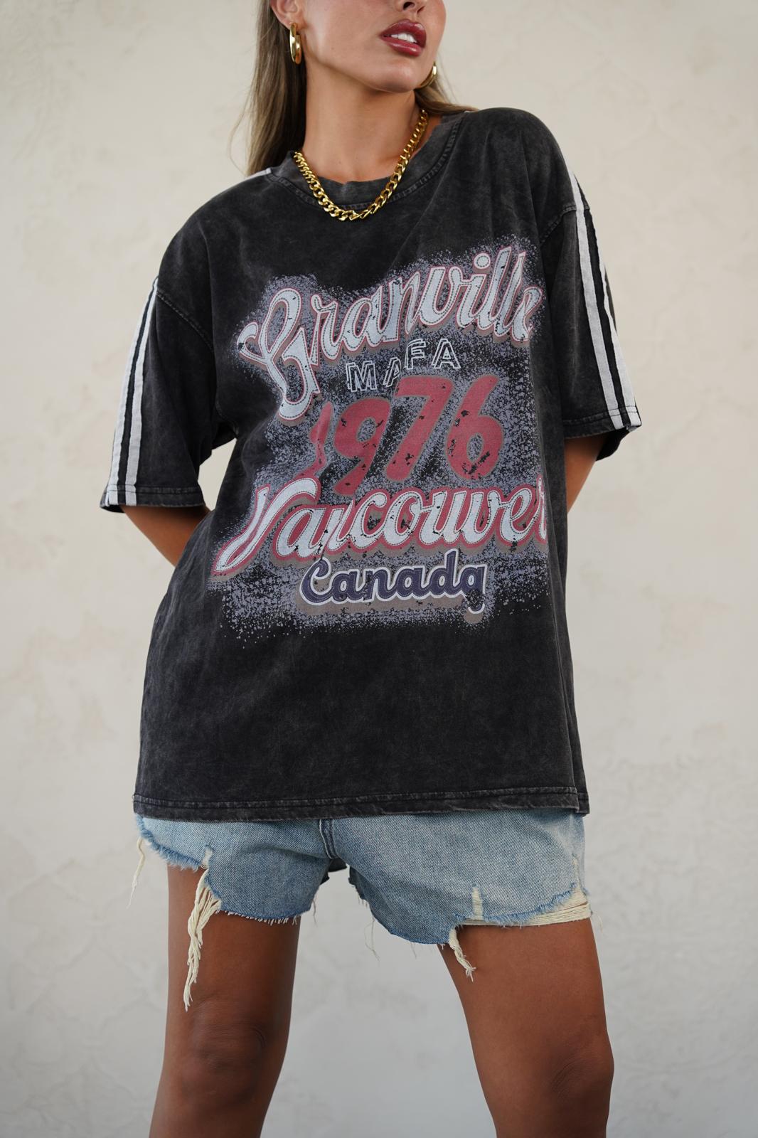 חולצת איה שחור ווש