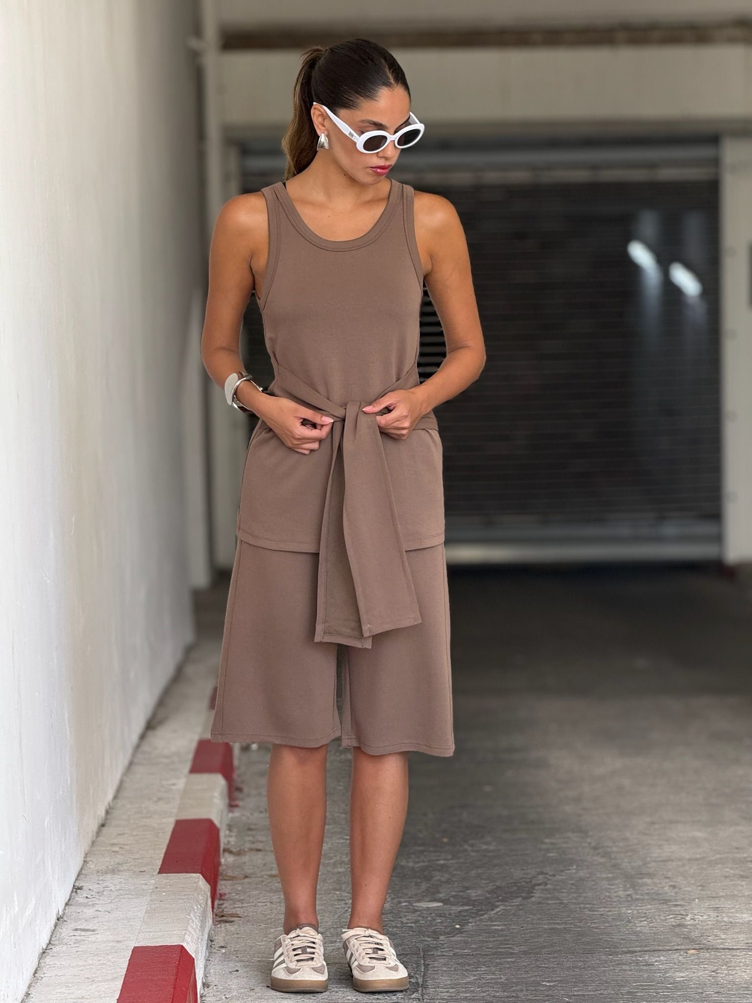 חליפת נעמי חום