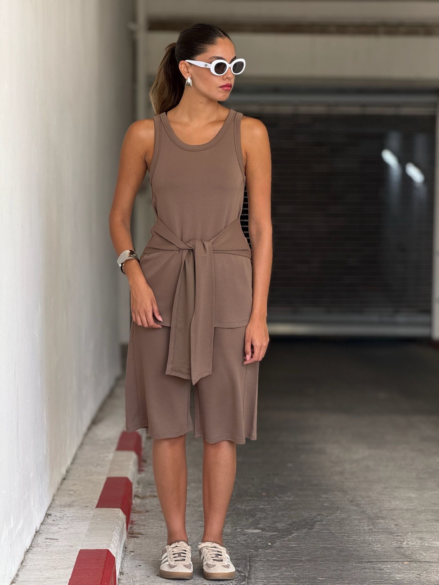 חליפת נעמי חום