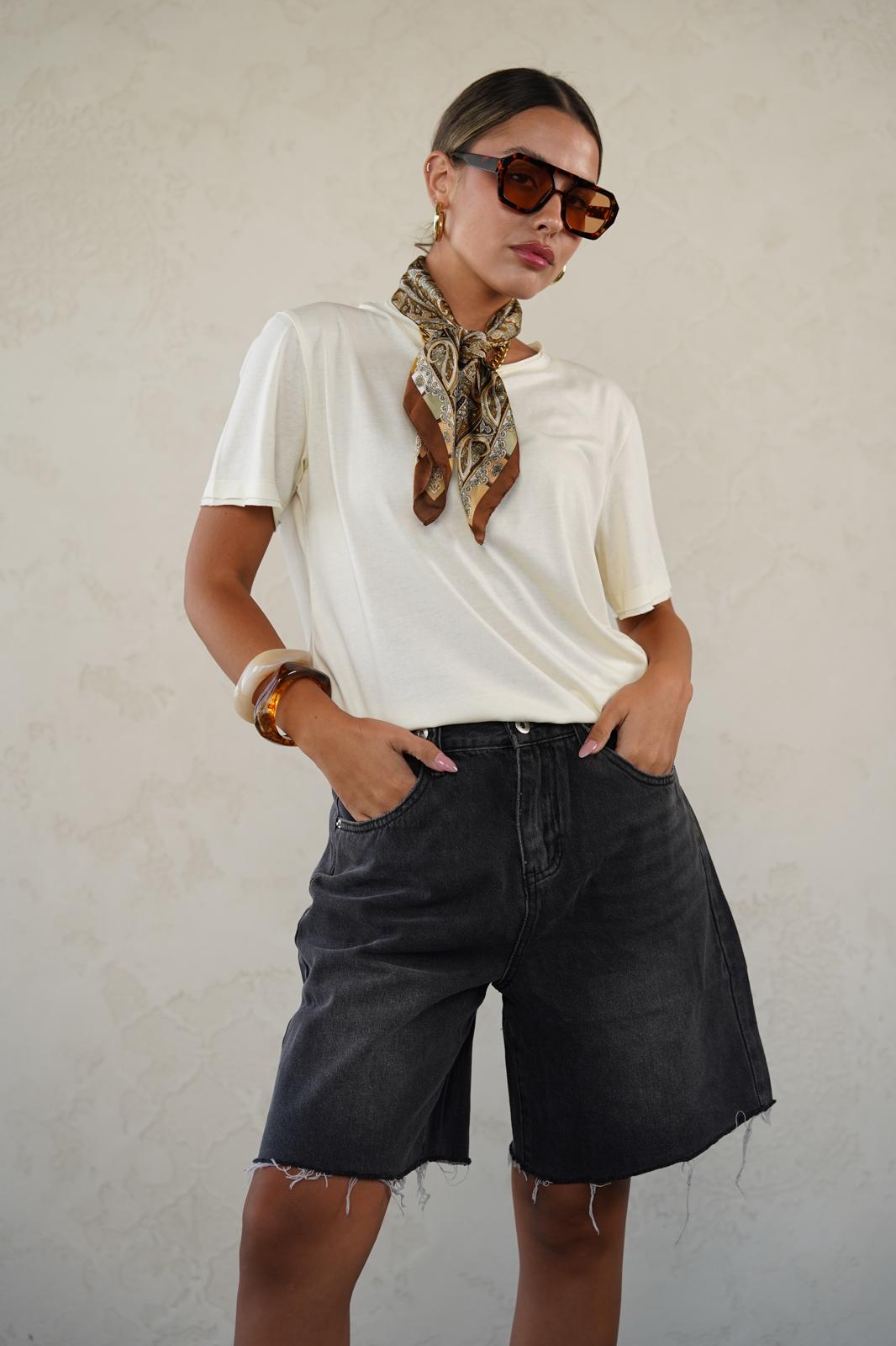 טישרט לארה לבן