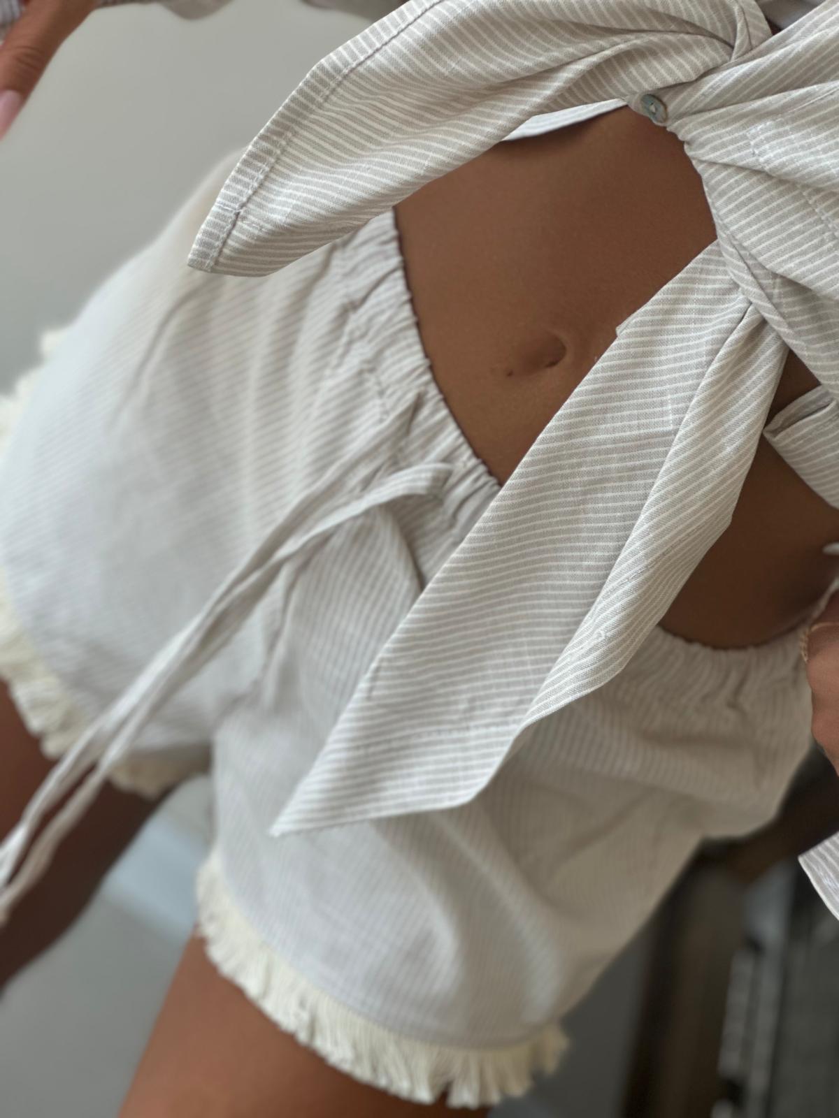 חליפת שורט ברנדיס לבן פסים