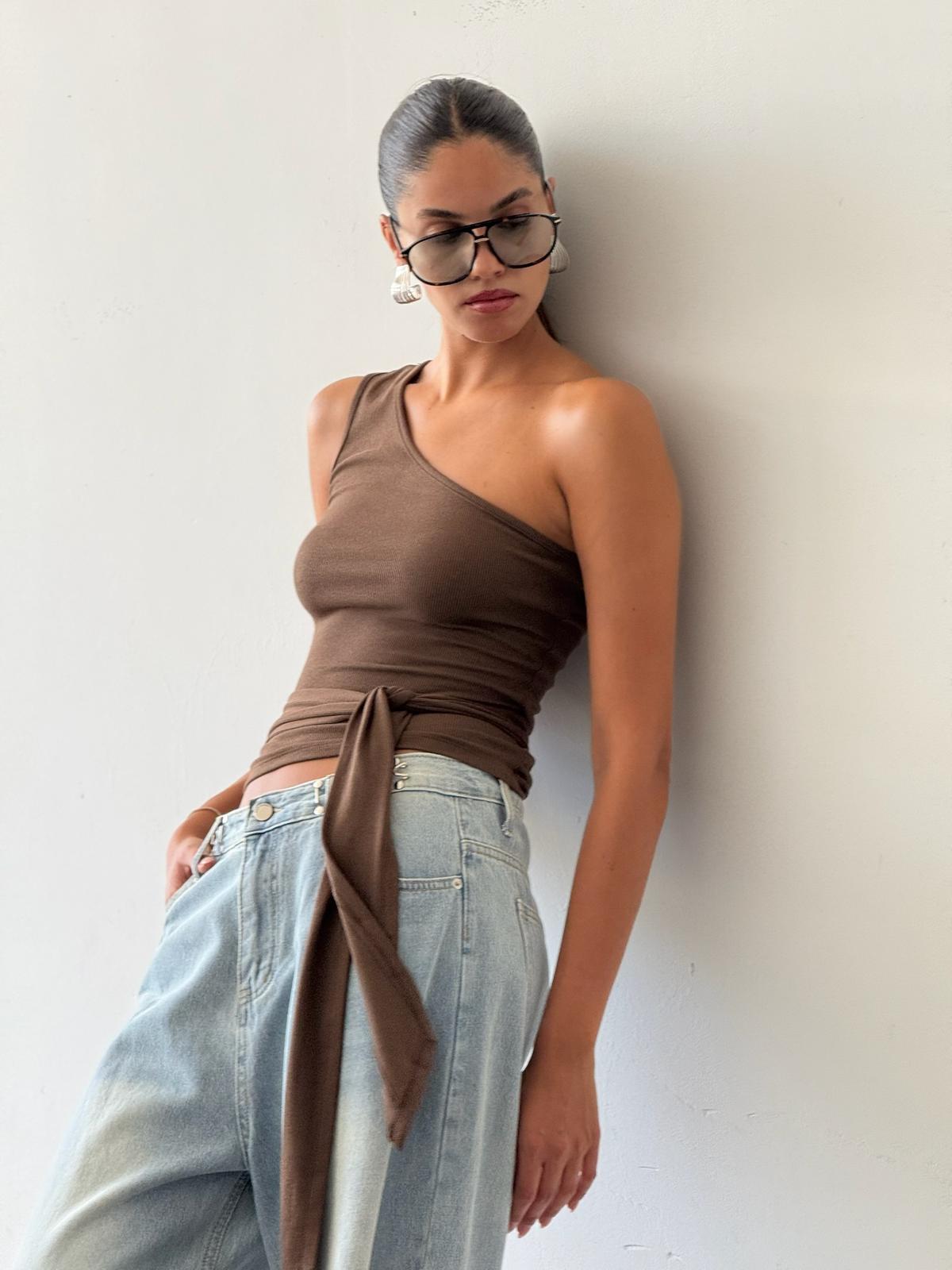 גופיית אורן חום