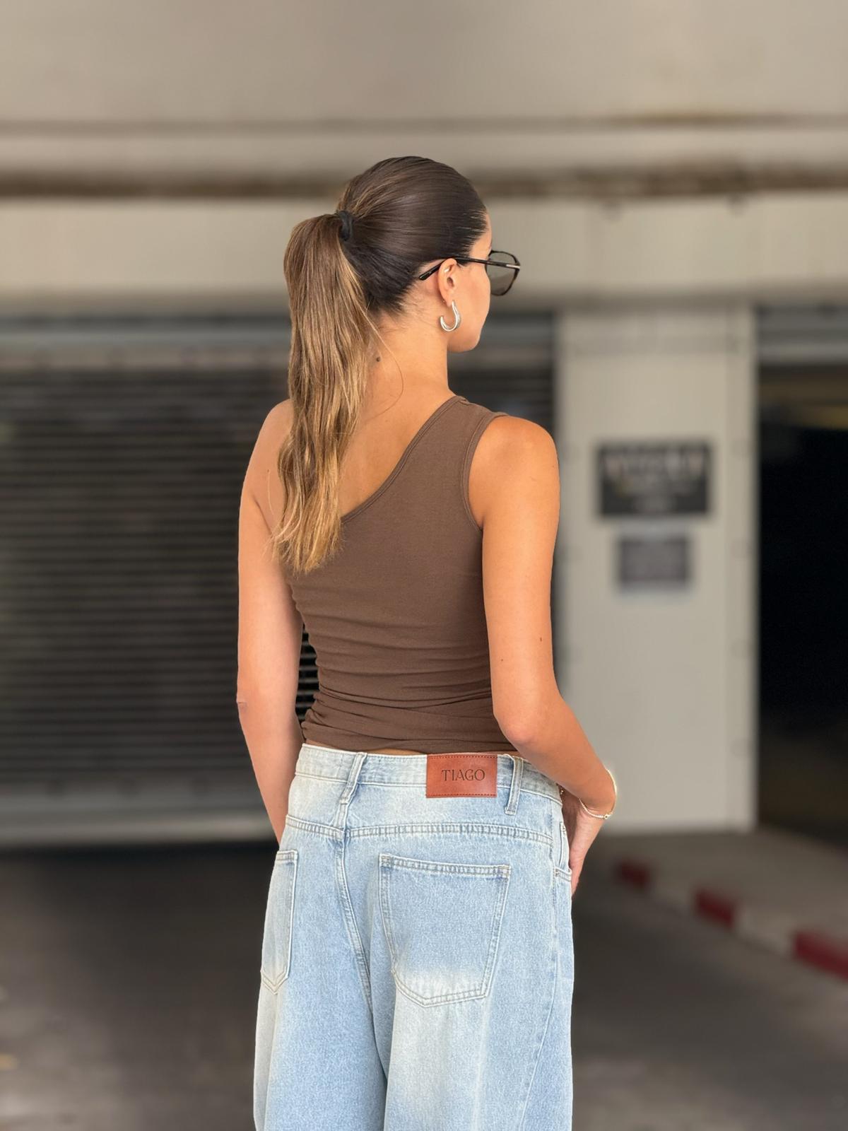 גופיית אורן חום