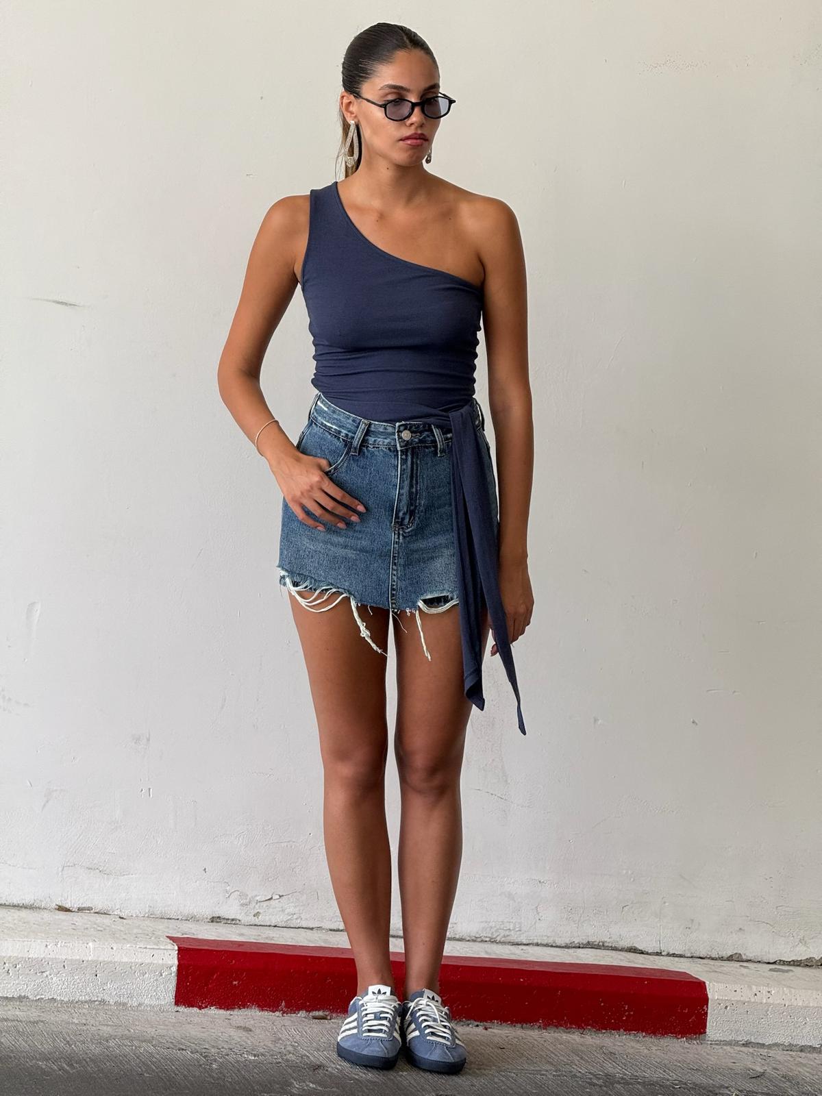 גופיית אורן כחול