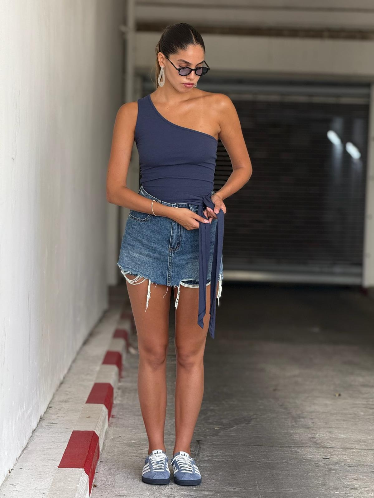 גופיית אורן כחול