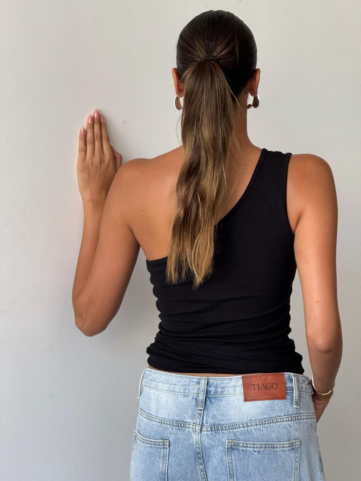 גופיית אורן שחור