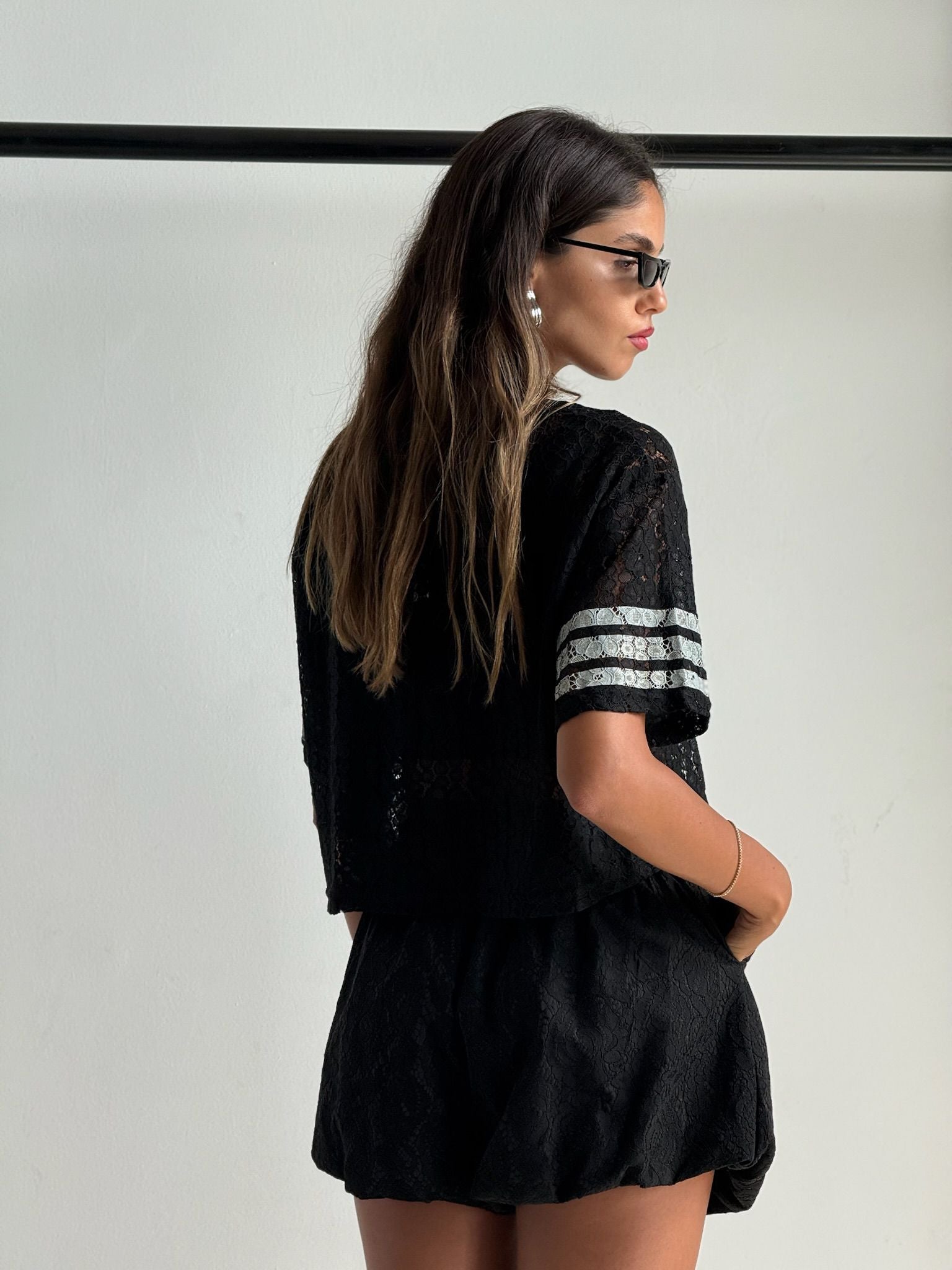 חולצת נאיה שחור