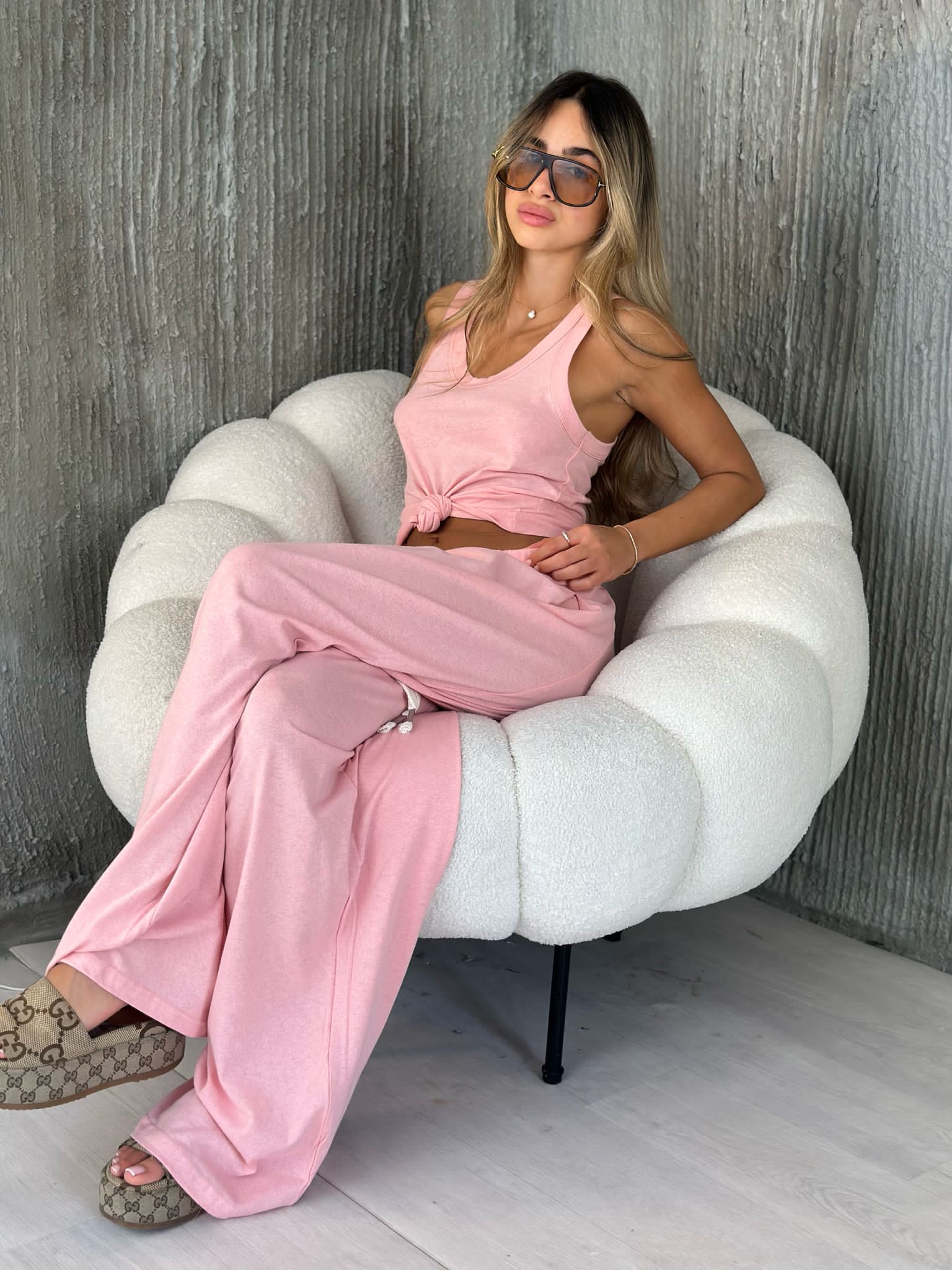 חליפת אנגליס ורוד