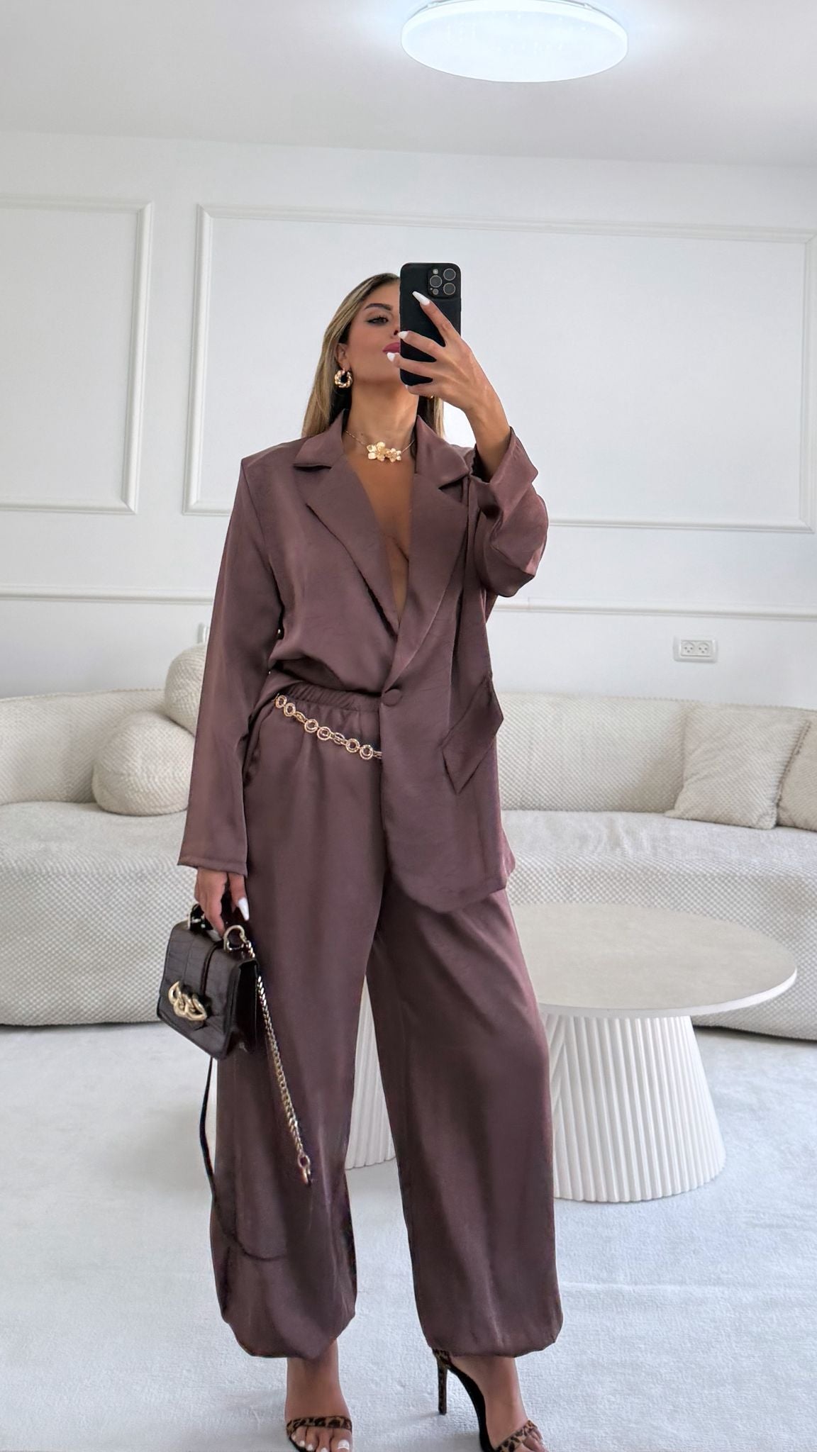 חליפת נויה חום