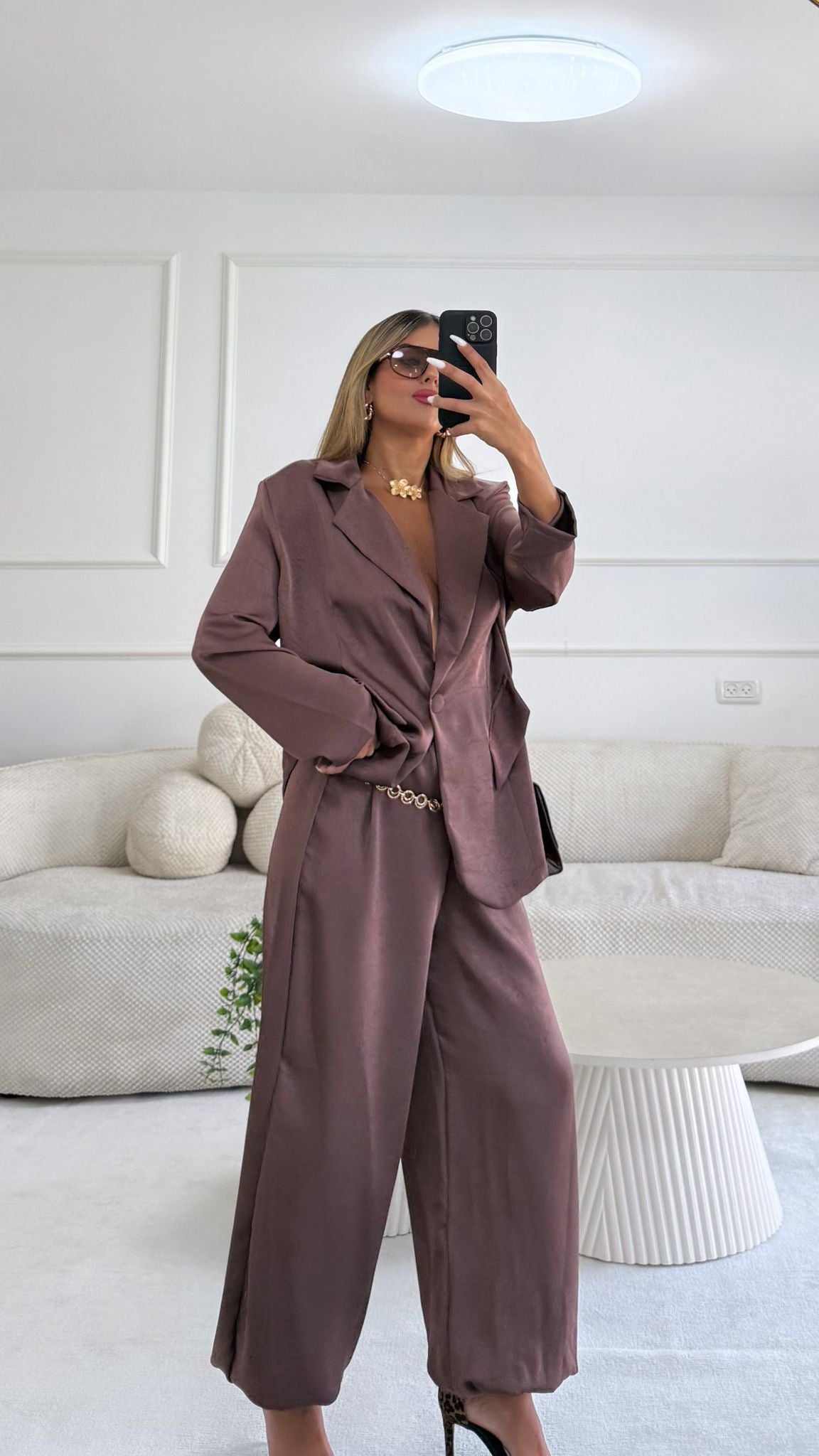 חליפת נויה חום