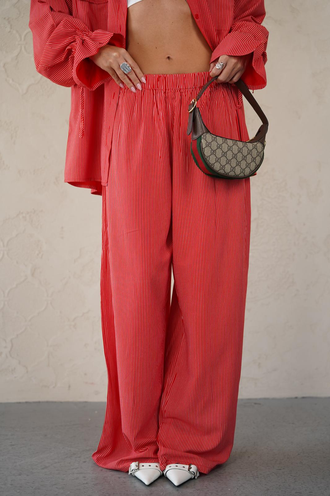 חליפת שיה אדום פסים