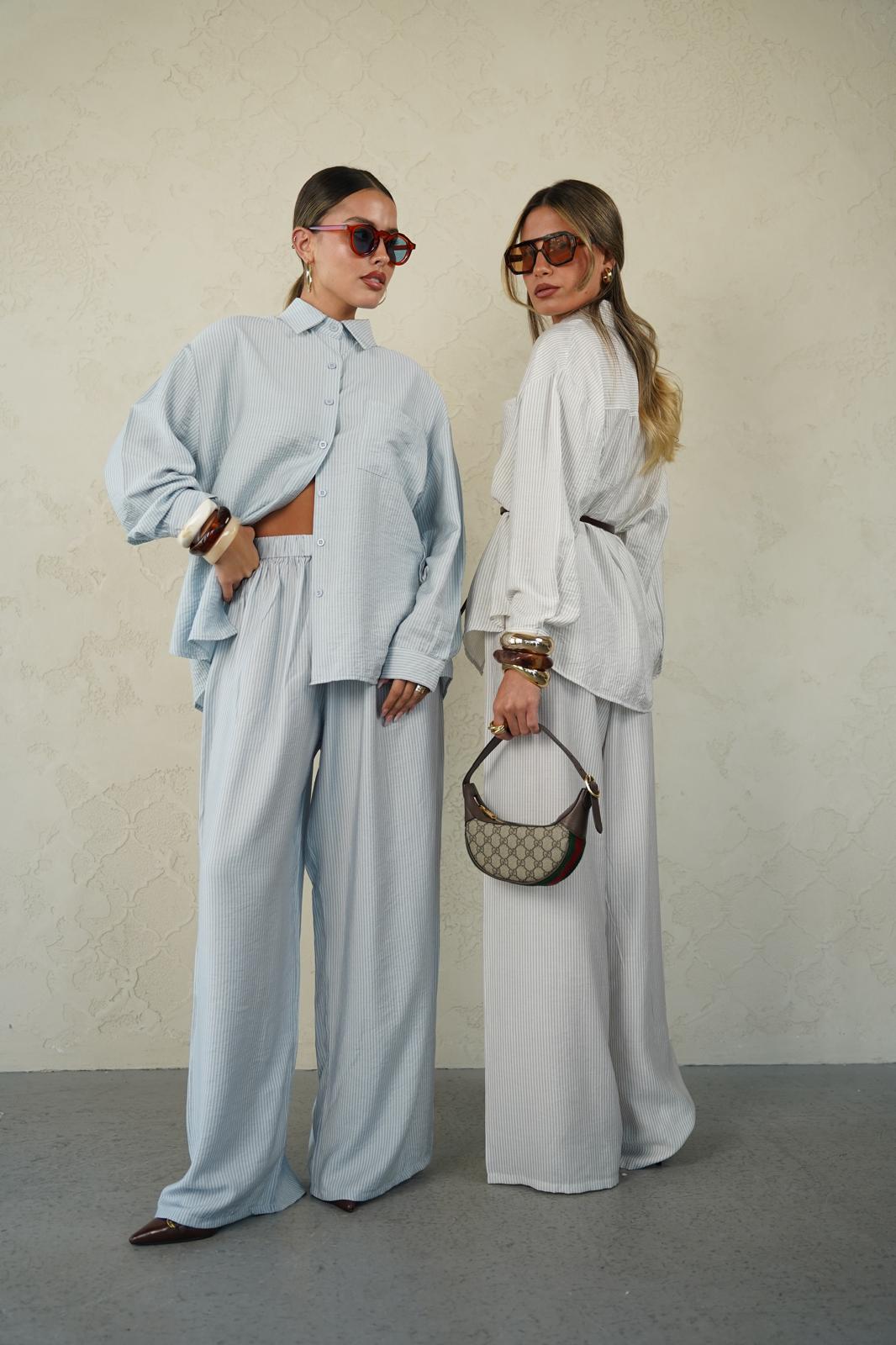 חליפת סקאי תכלת פסים