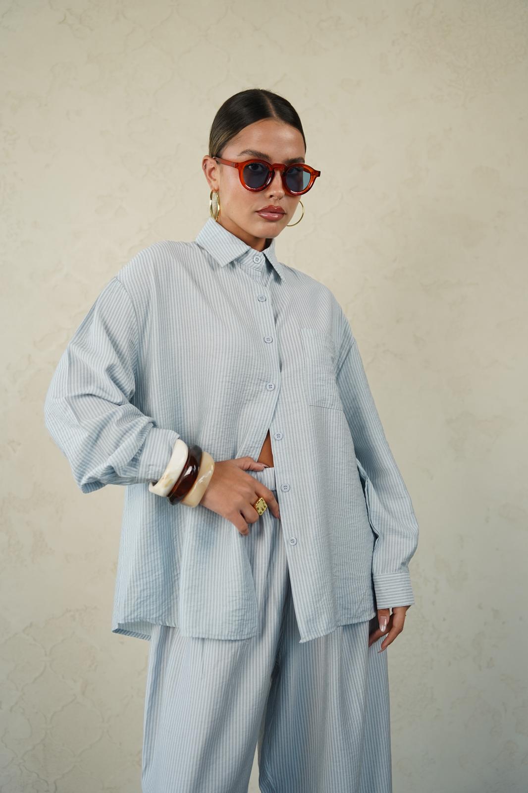 חליפת סקאי תכלת פסים