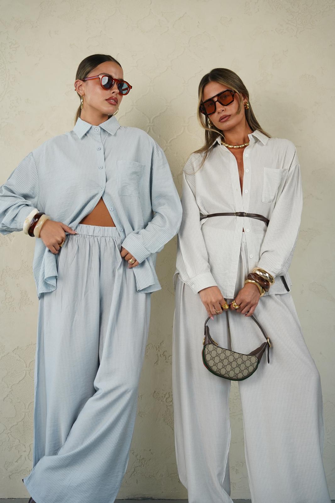 חליפת סקאי לבן פסים