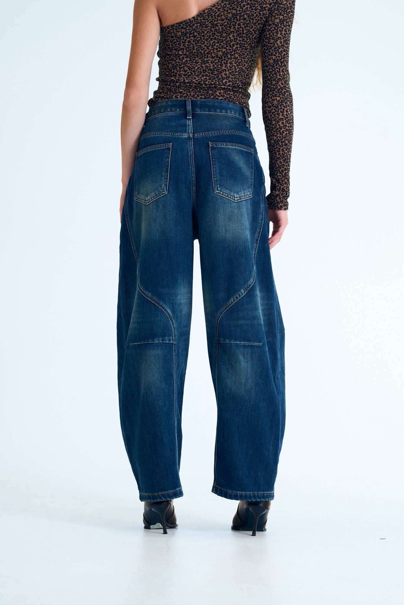 ג'ינס אריאל