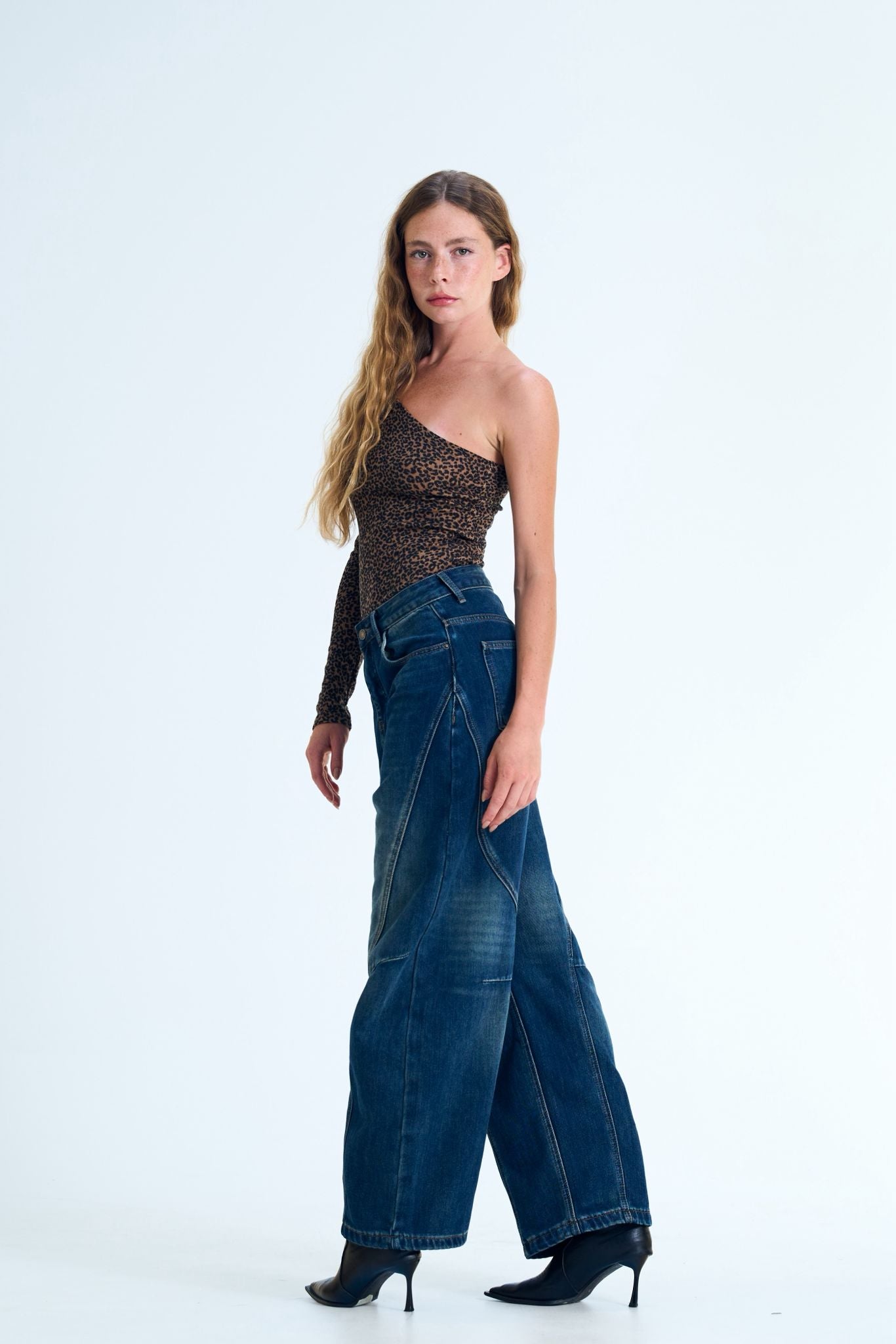 ג'ינס אריאל