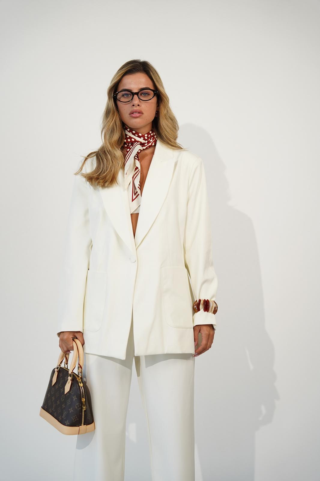 חליפת מוניק