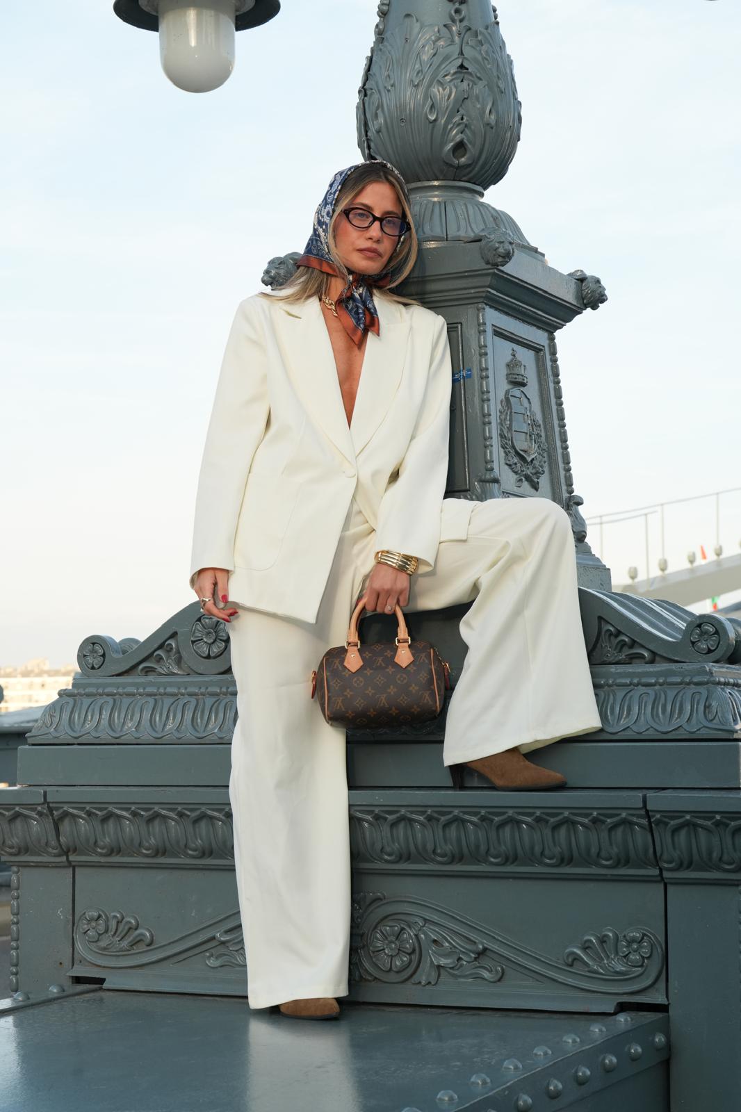 חליפת מוניק