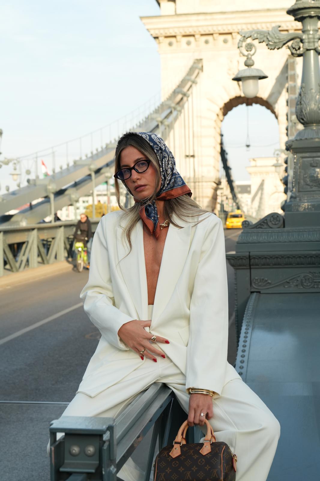 חליפת מוניק