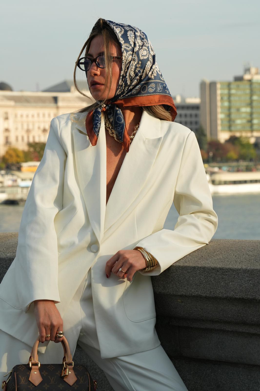 חליפת מוניק