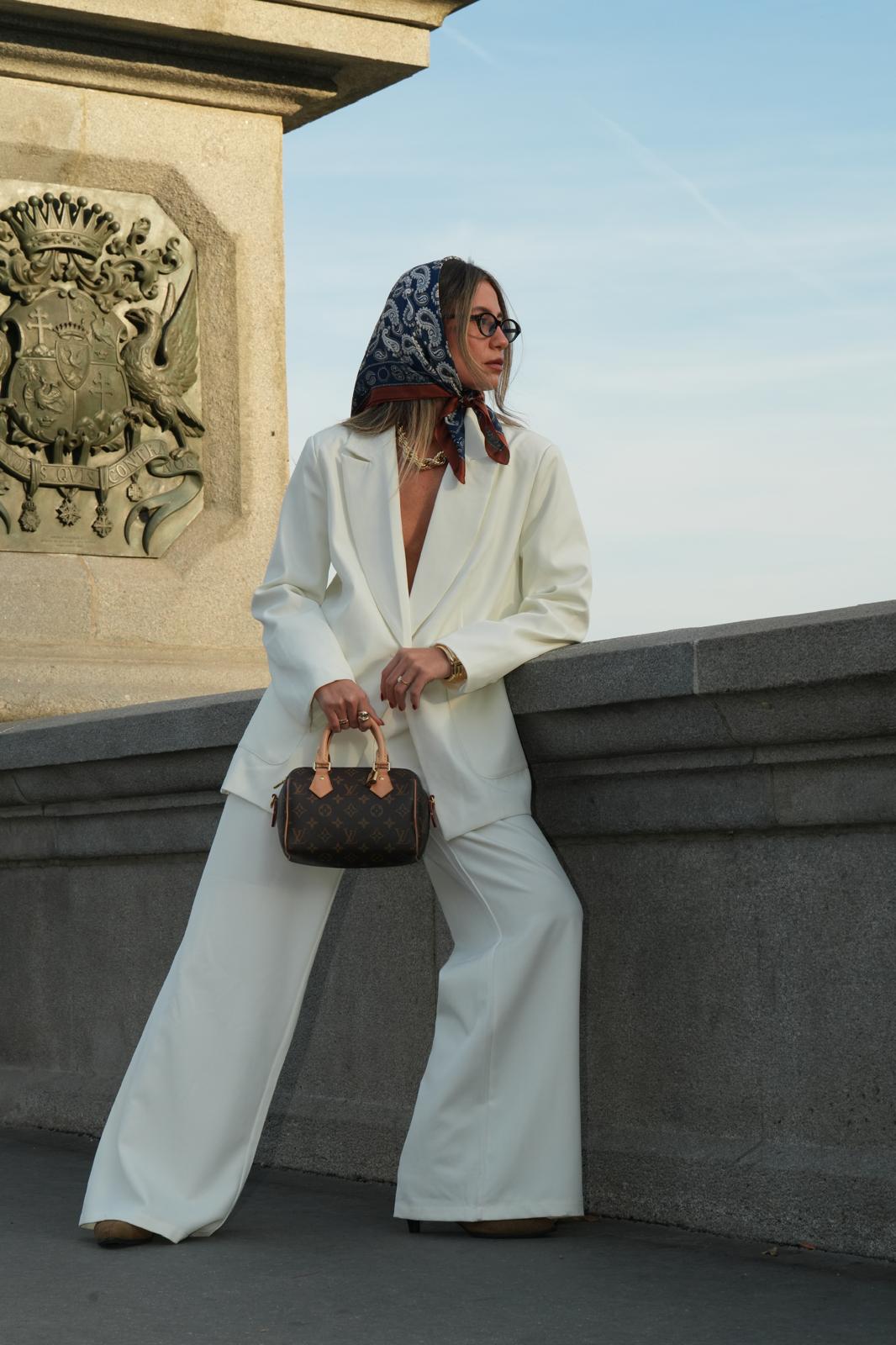 חליפת מוניק