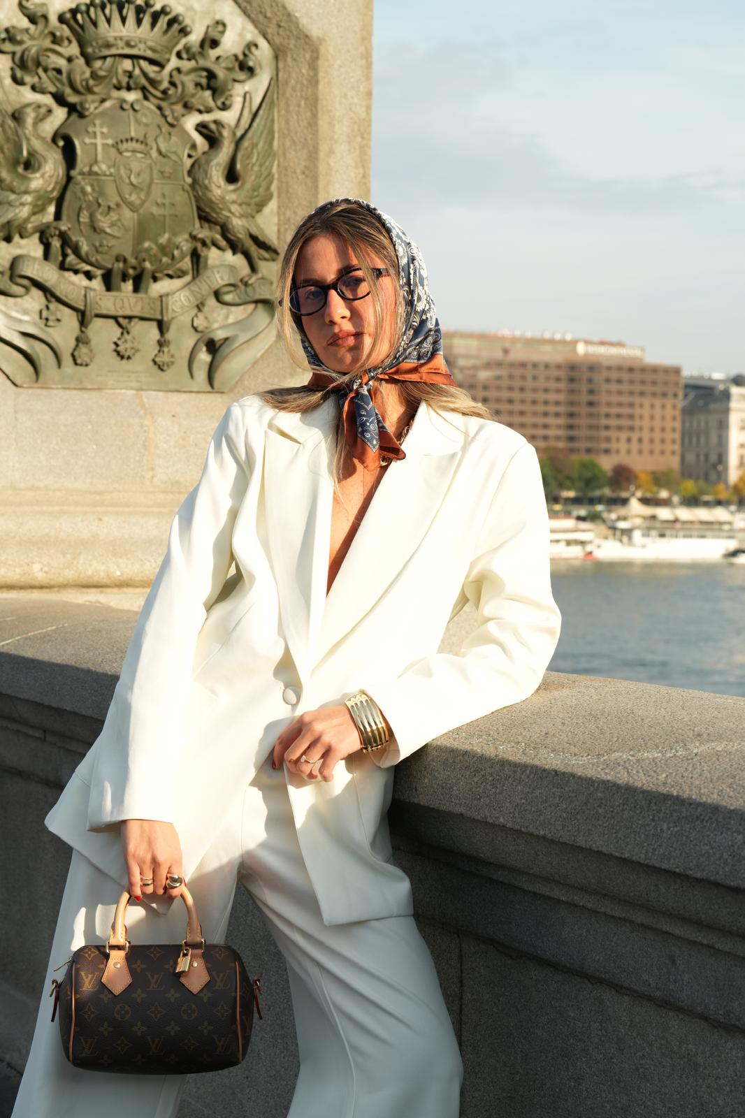 חליפת מוניק