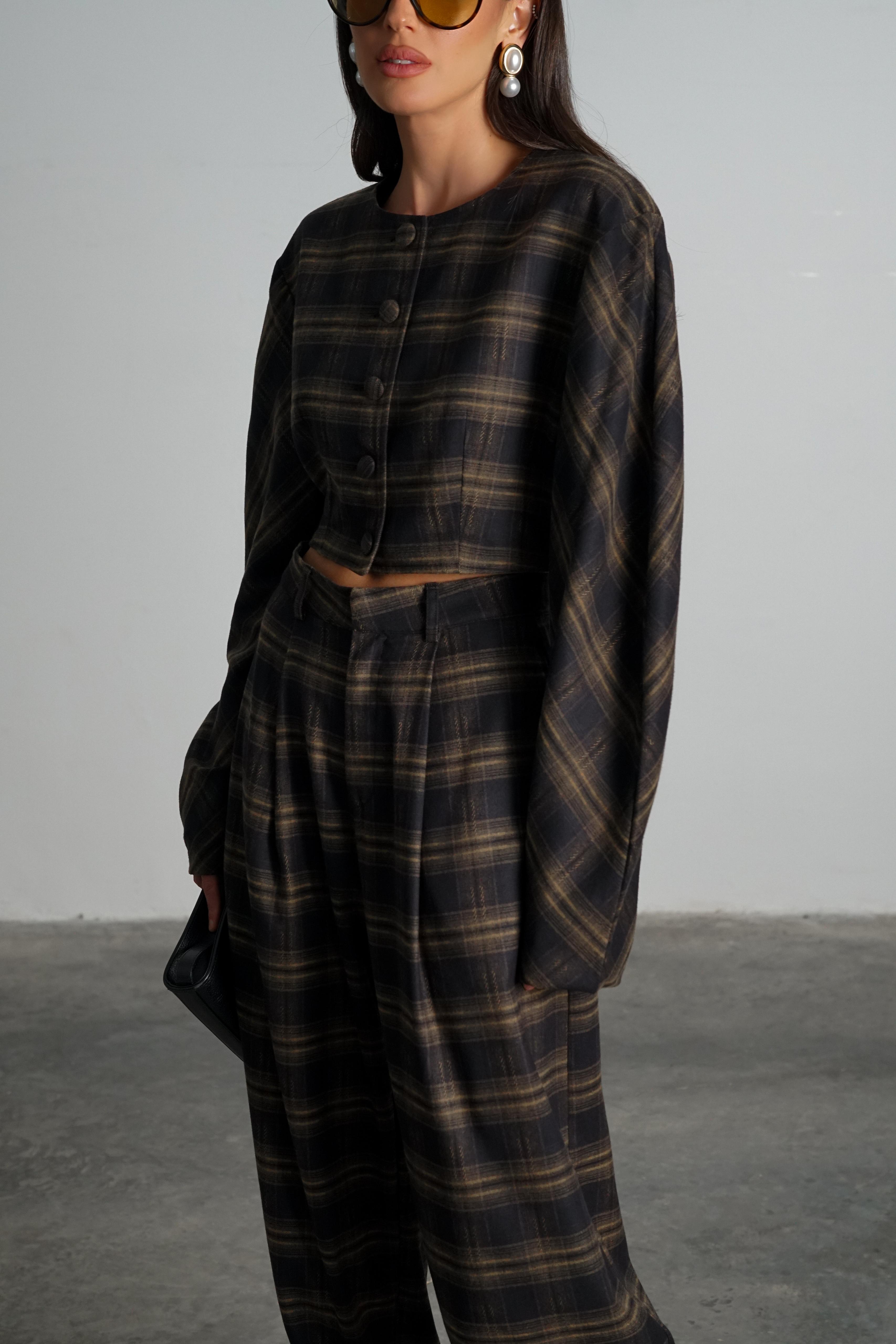 חליפת פטיסר חום