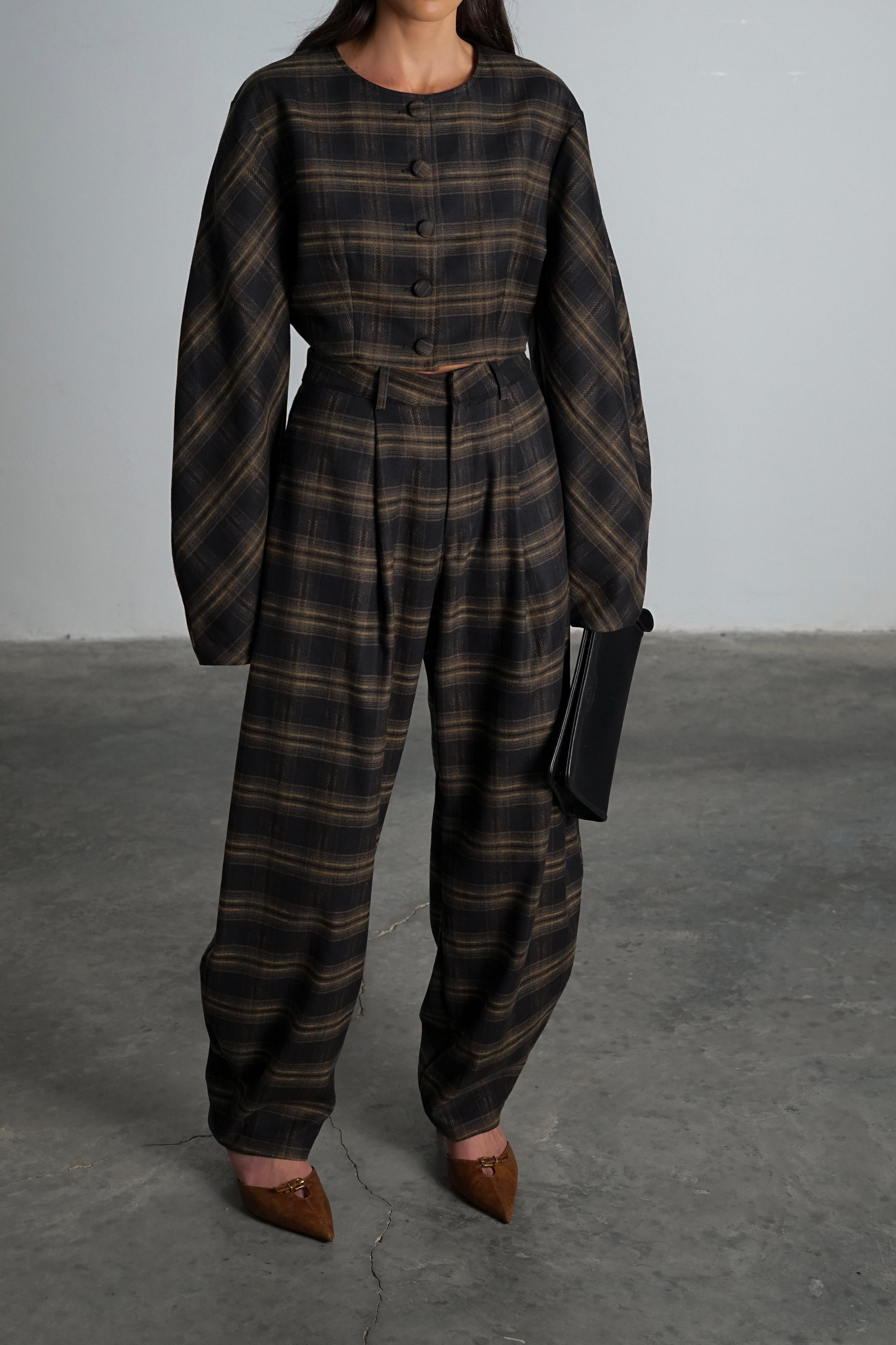 חליפת פטיסר חום