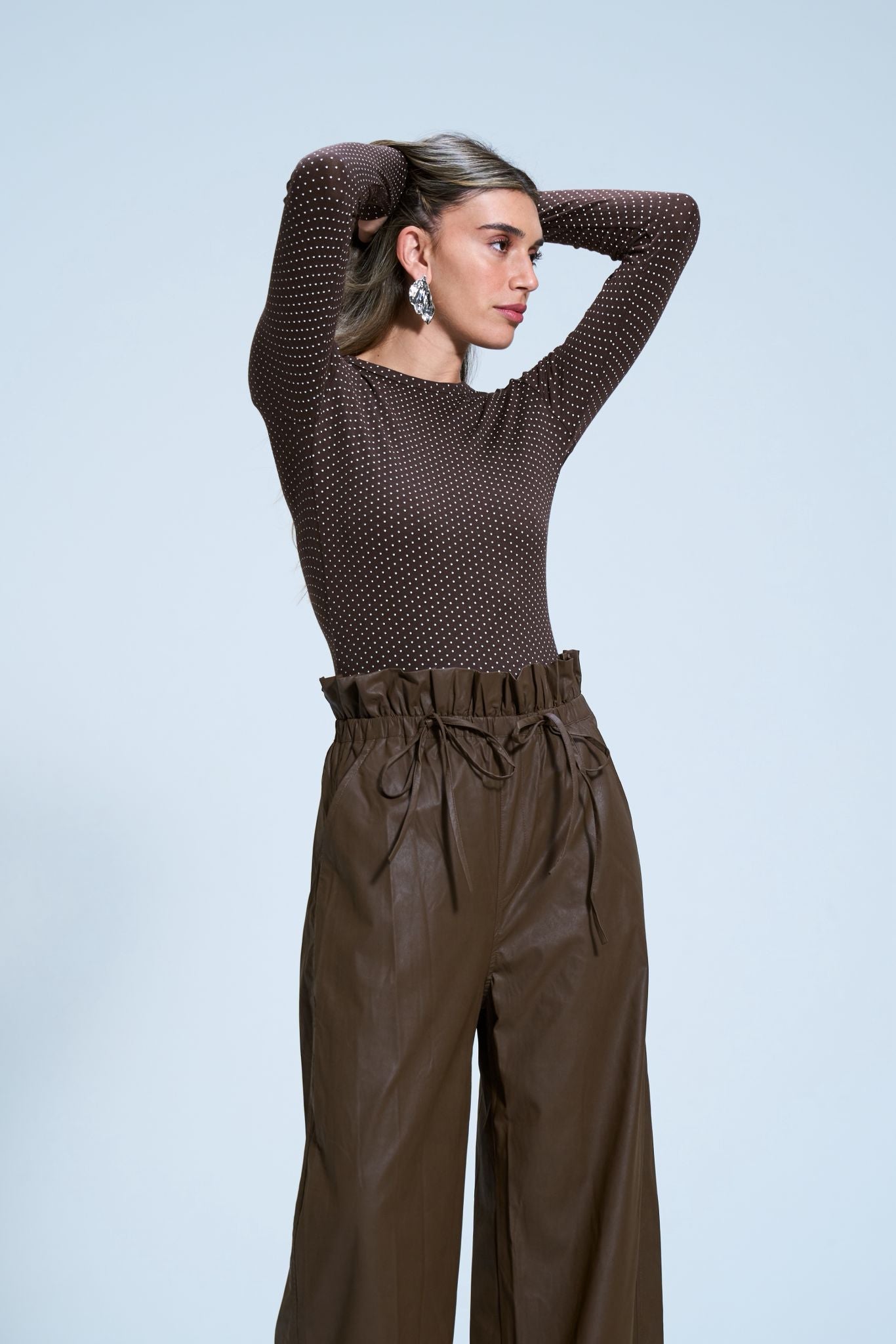 חולצת פיבי חום