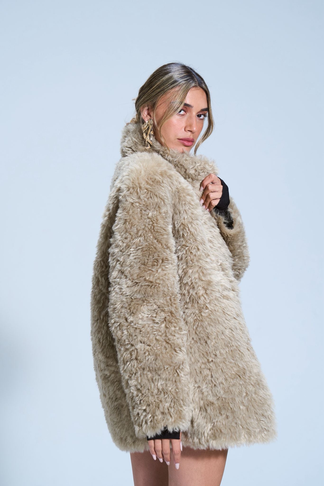 מעיל לביא דבש