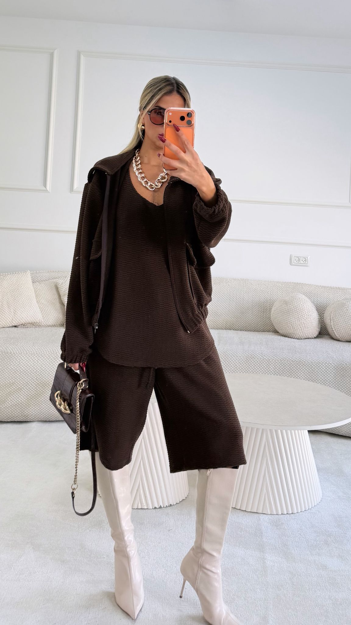 חליפת טריפל חום