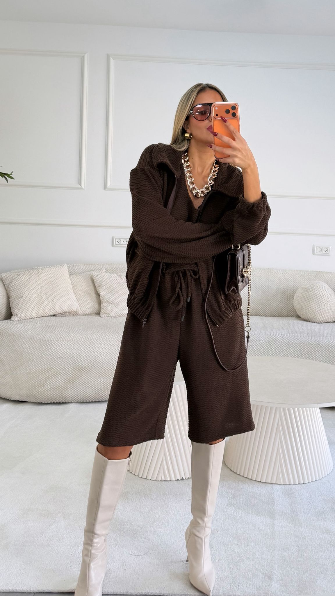 חליפת טריפל חום