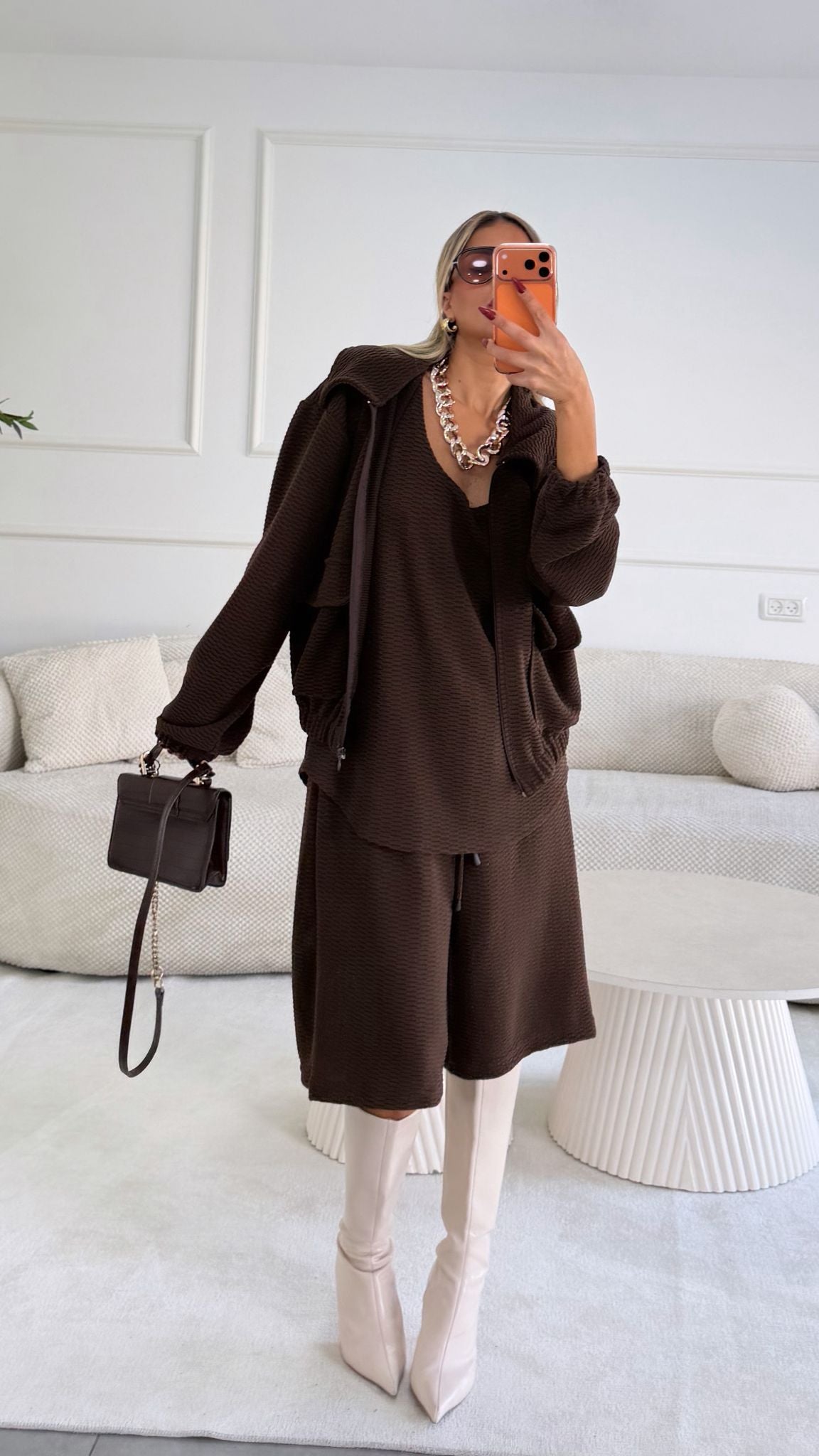 חליפת טריפל חום