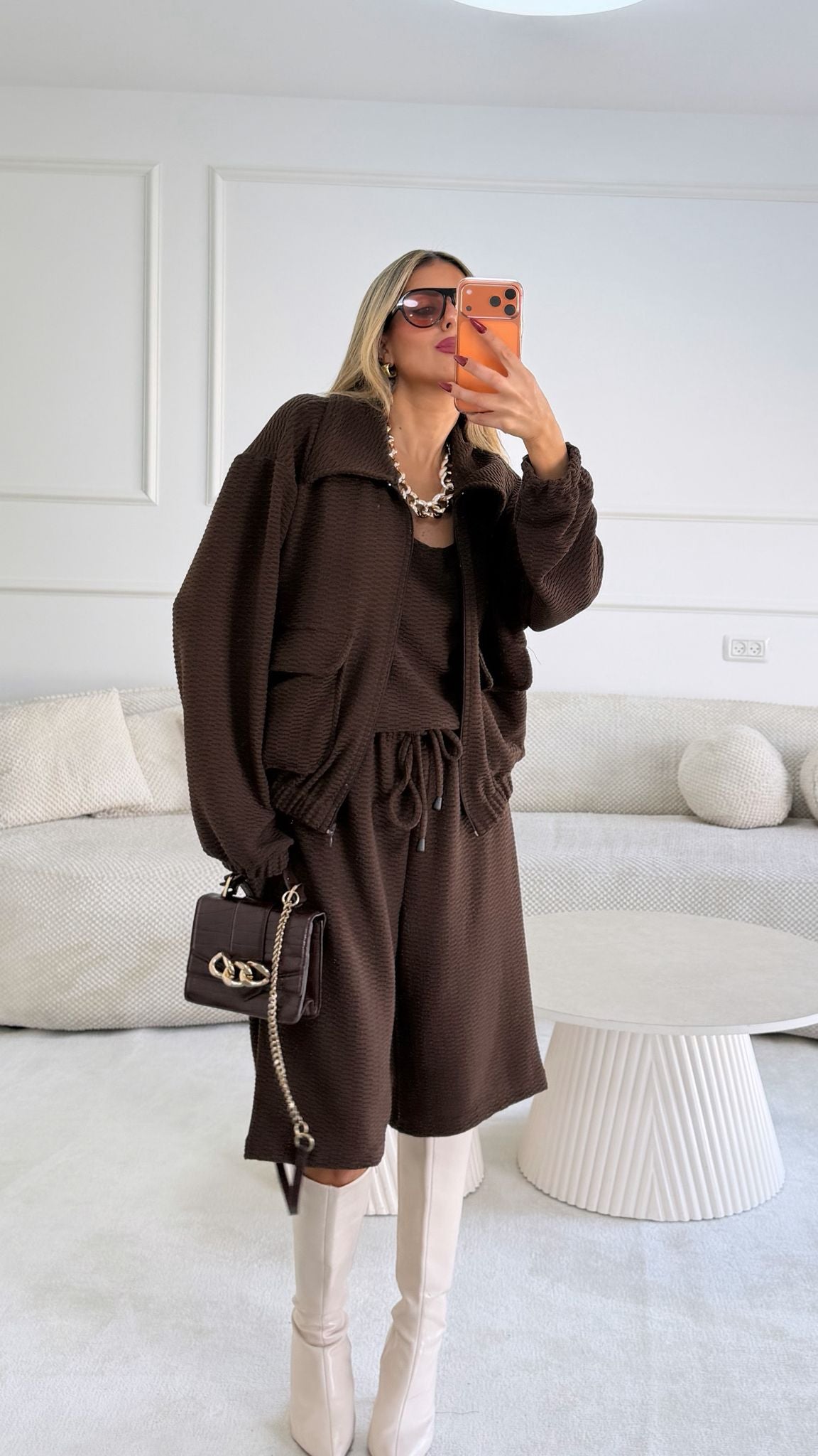 חליפת טריפל חום