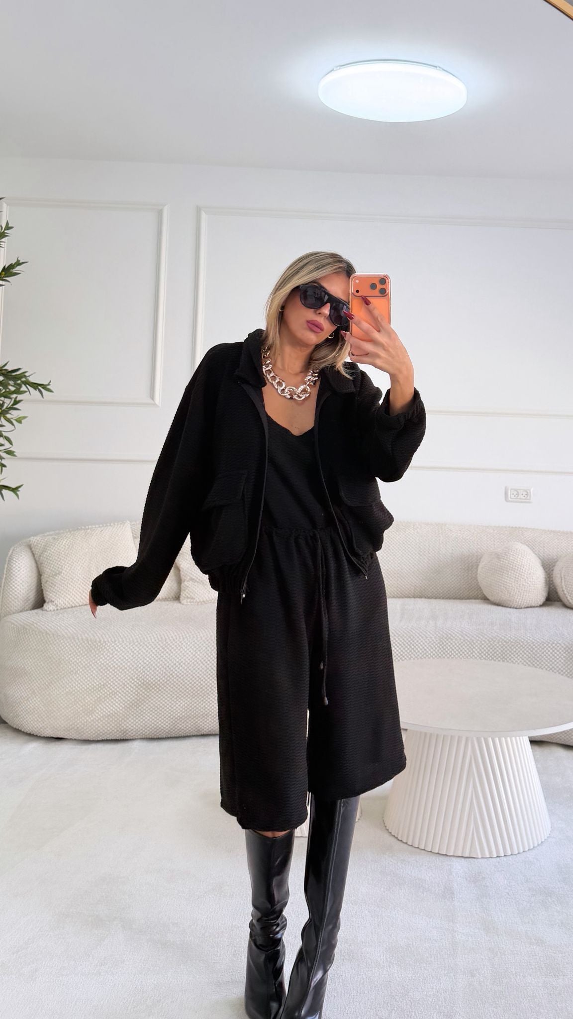 חליפת טריפל שחור