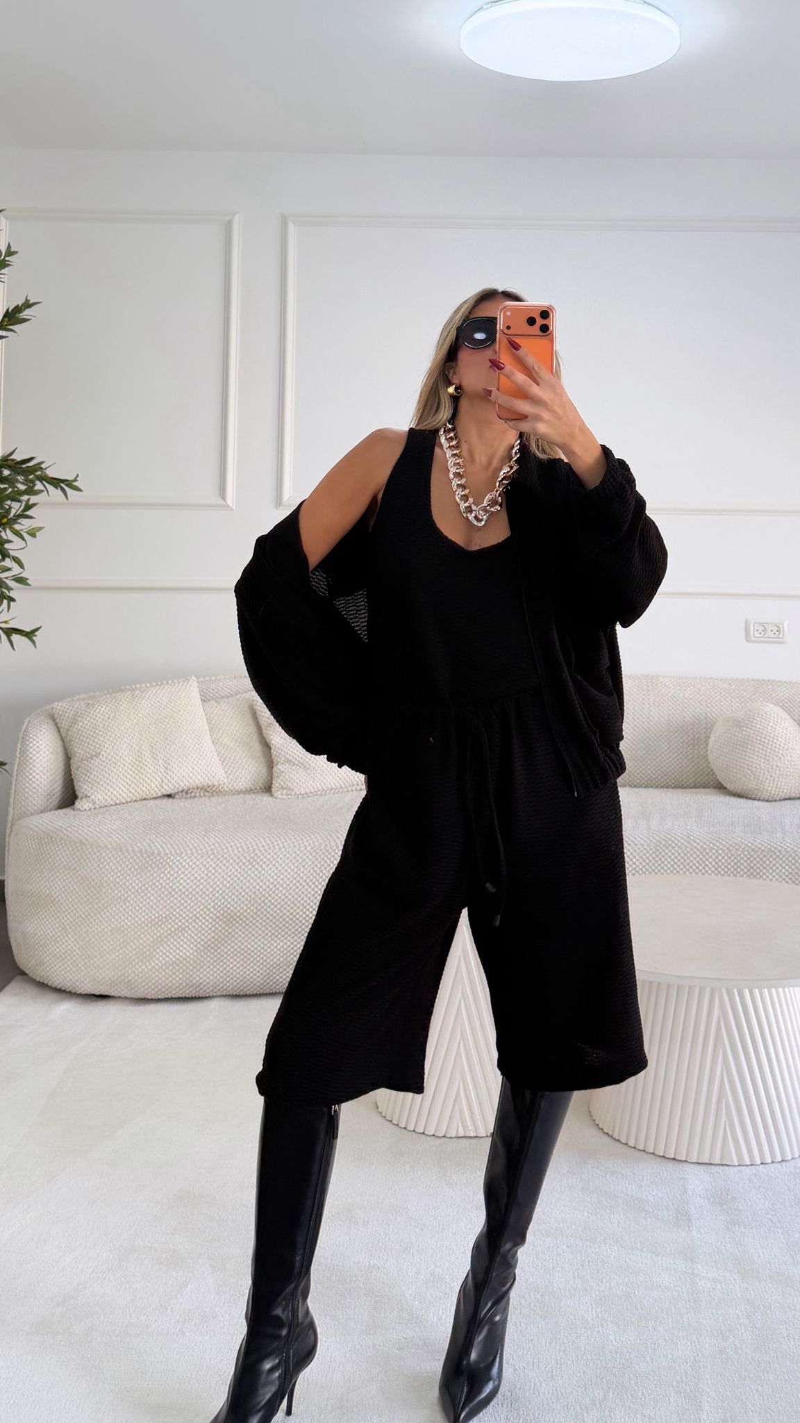 חליפת טריפל שחור