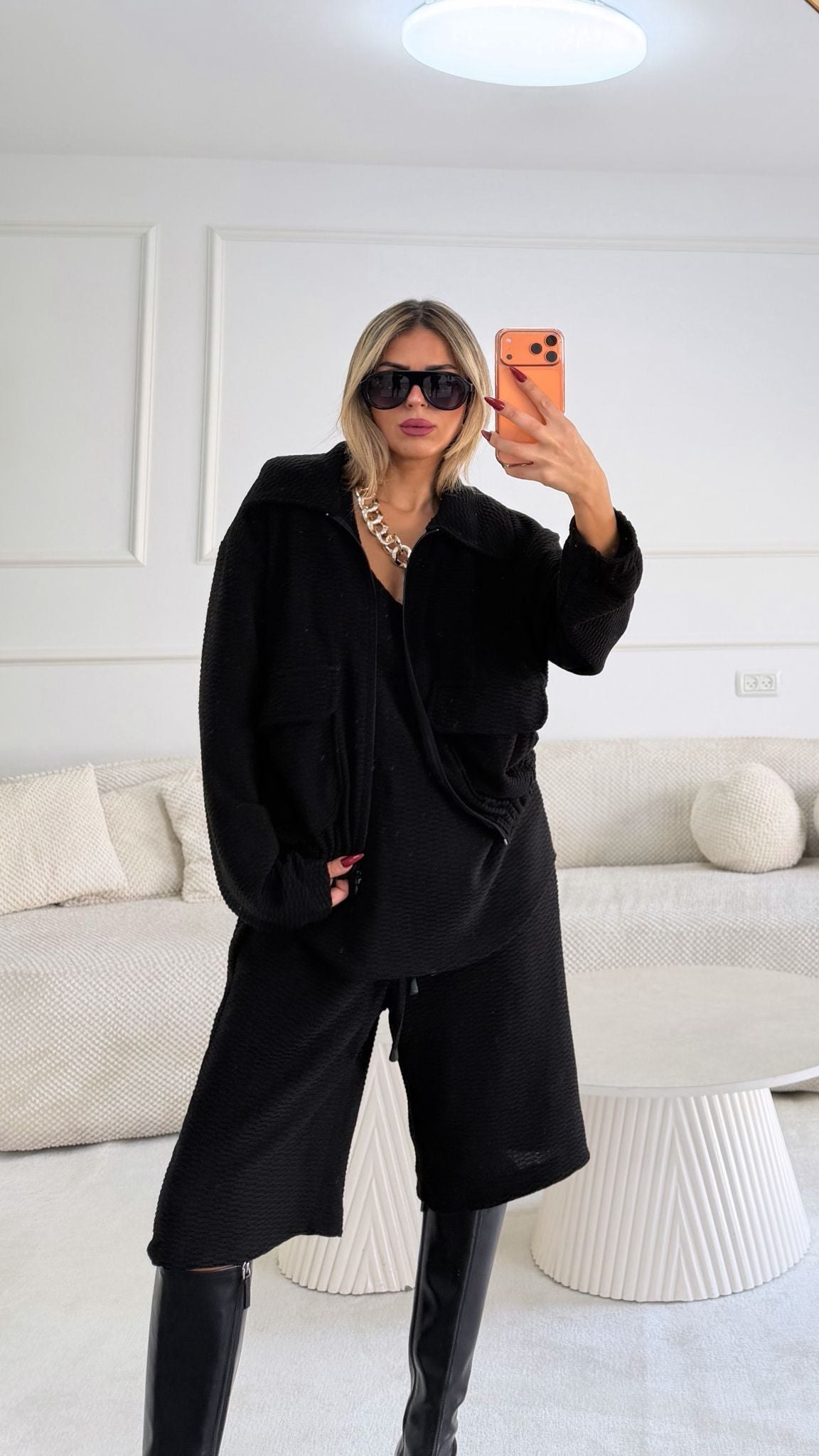 חליפת טריפל שחור