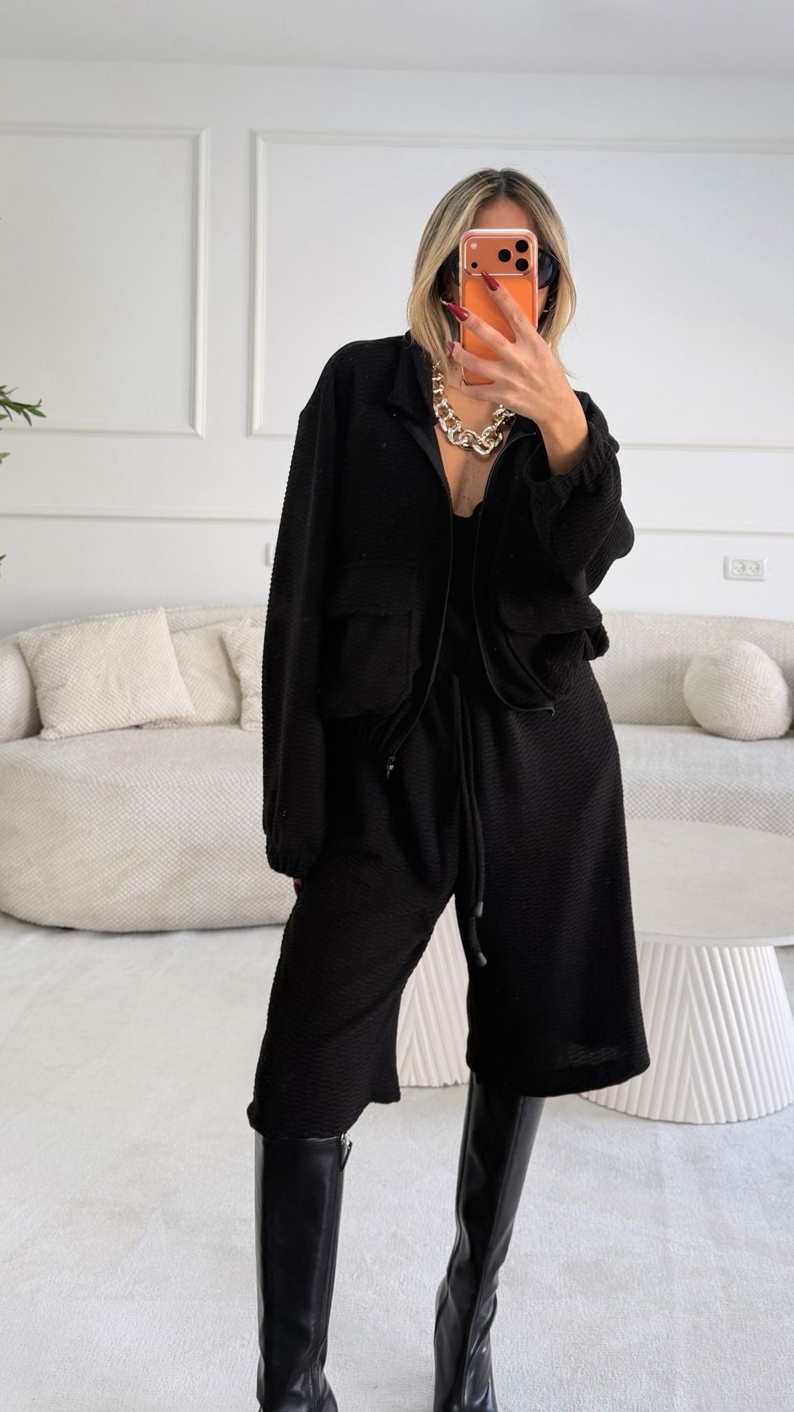 חליפת טריפל שחור