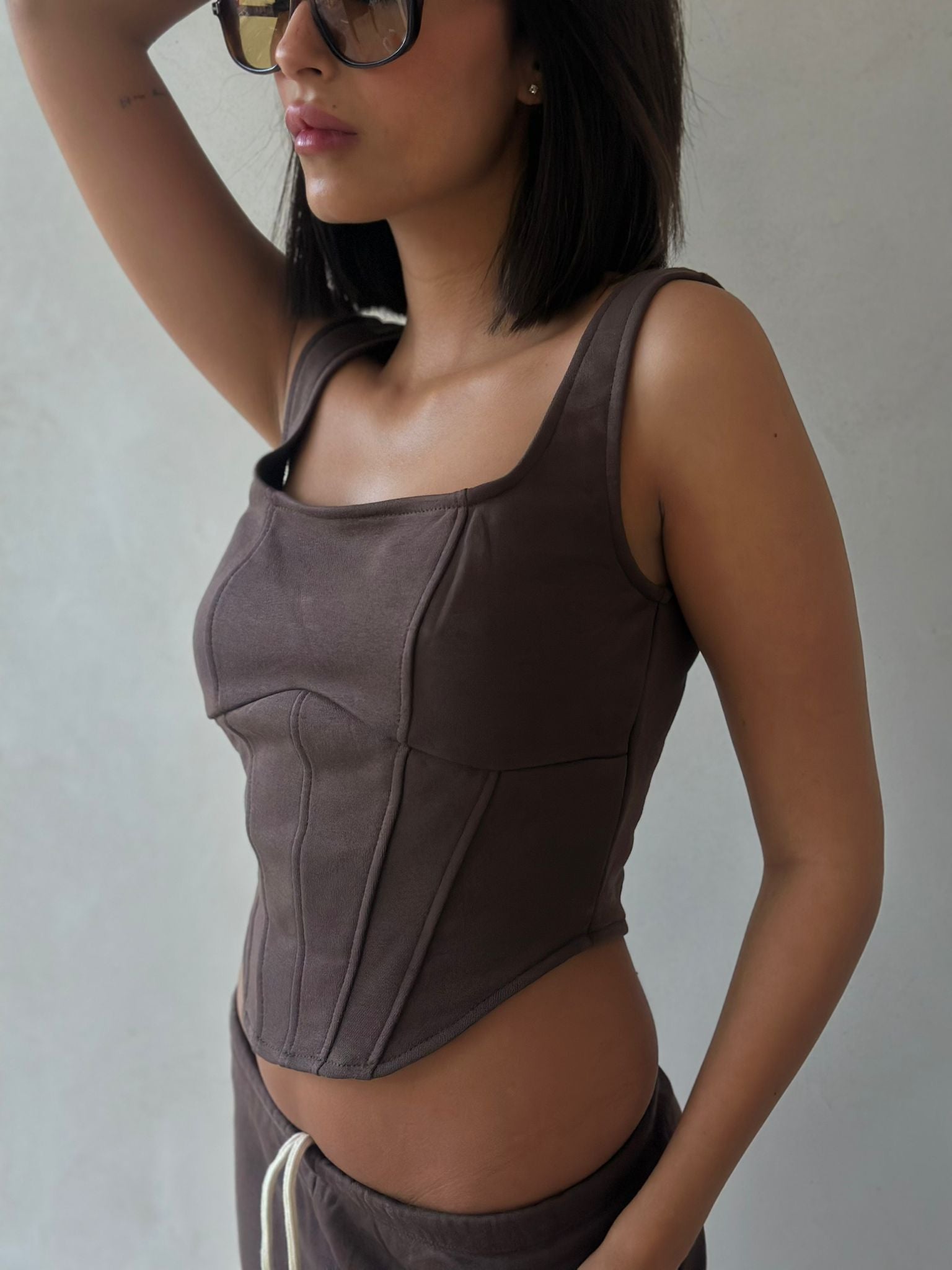 חליפת סמדי חום