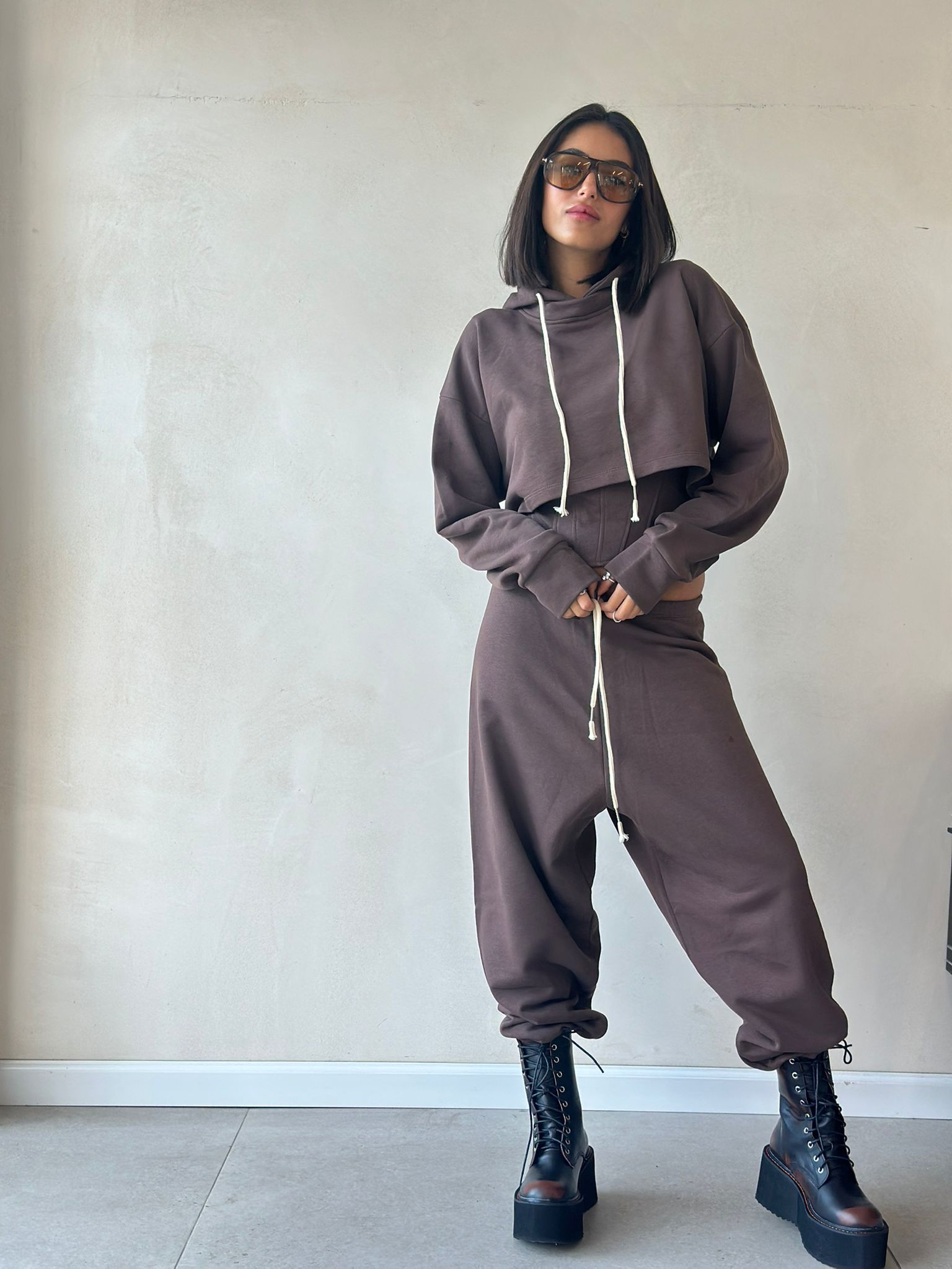 חליפת סמדי חום