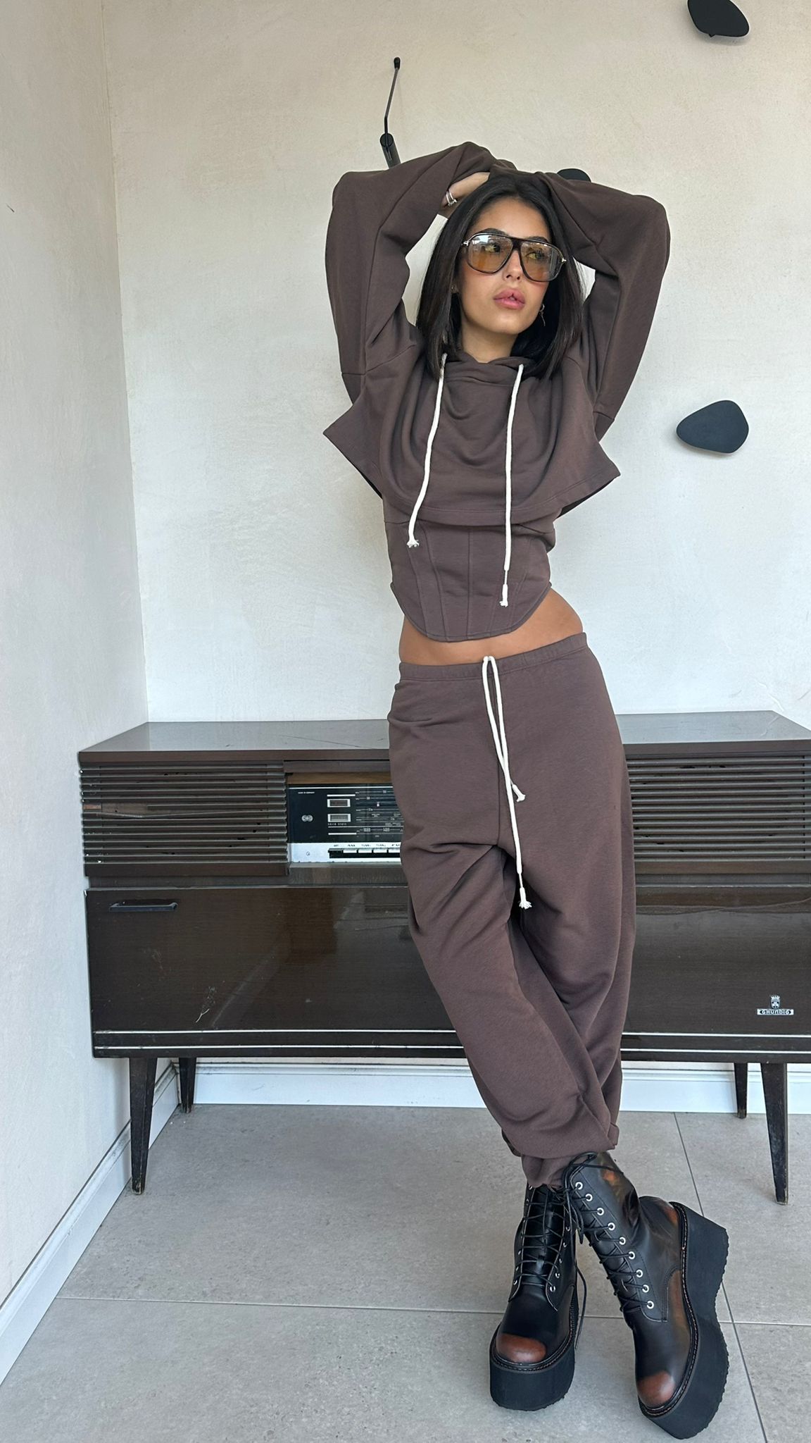 חליפת סמדי חום