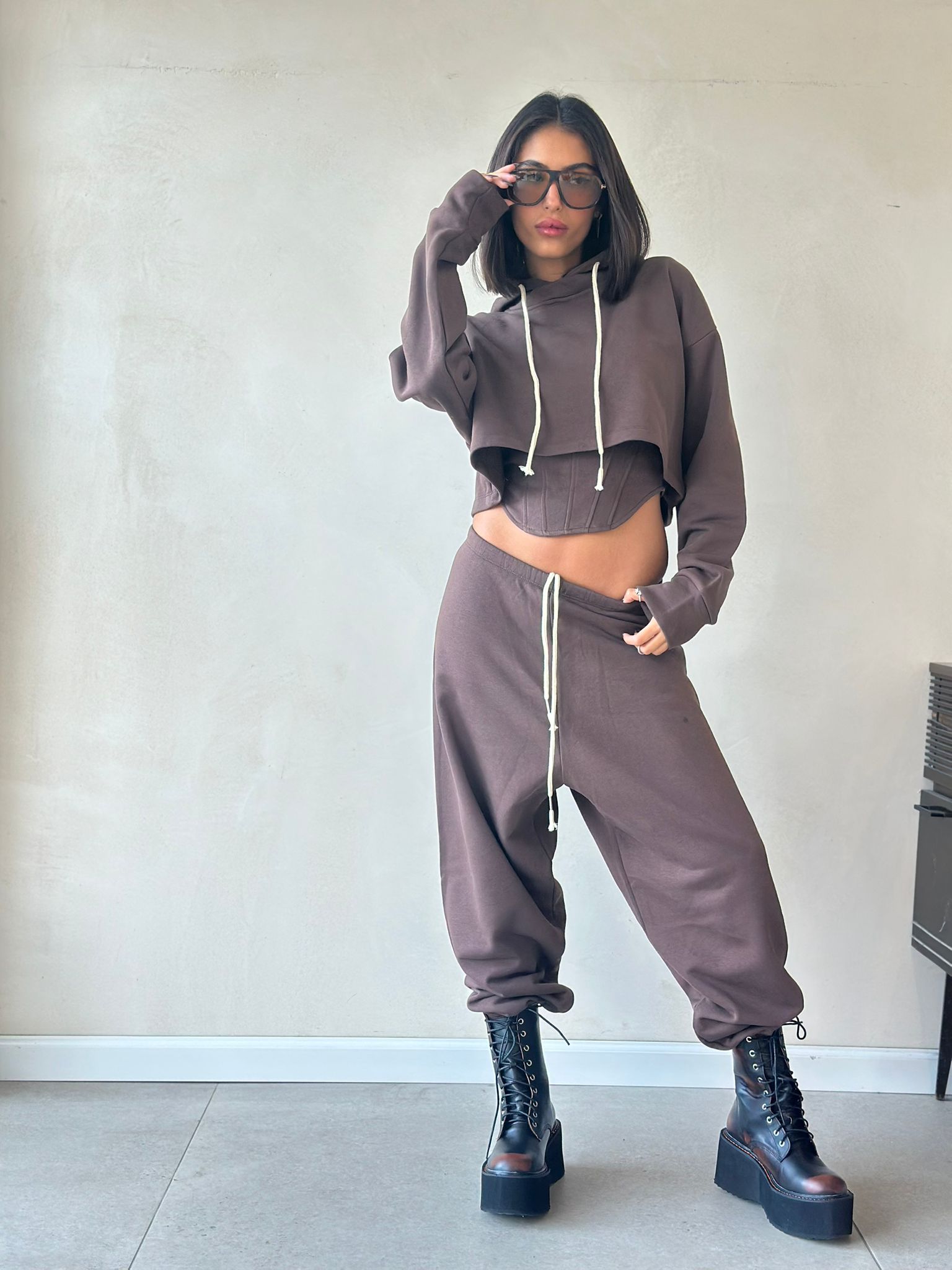 חליפת סמדי חום