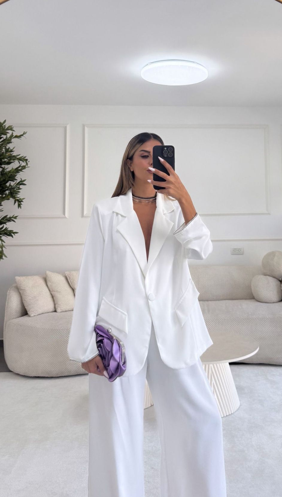 חליפת בראון לבן