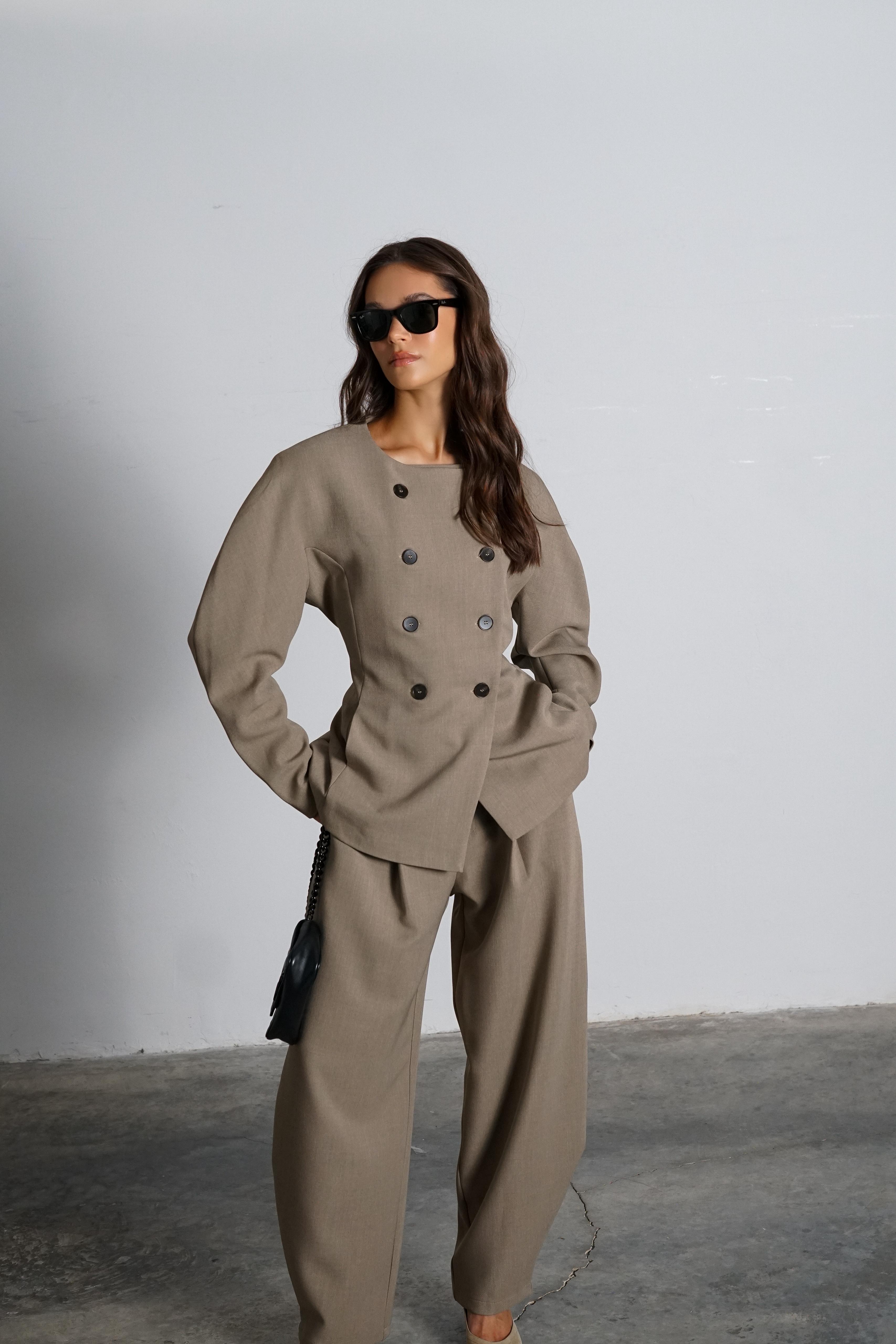 חליפת אופיליה