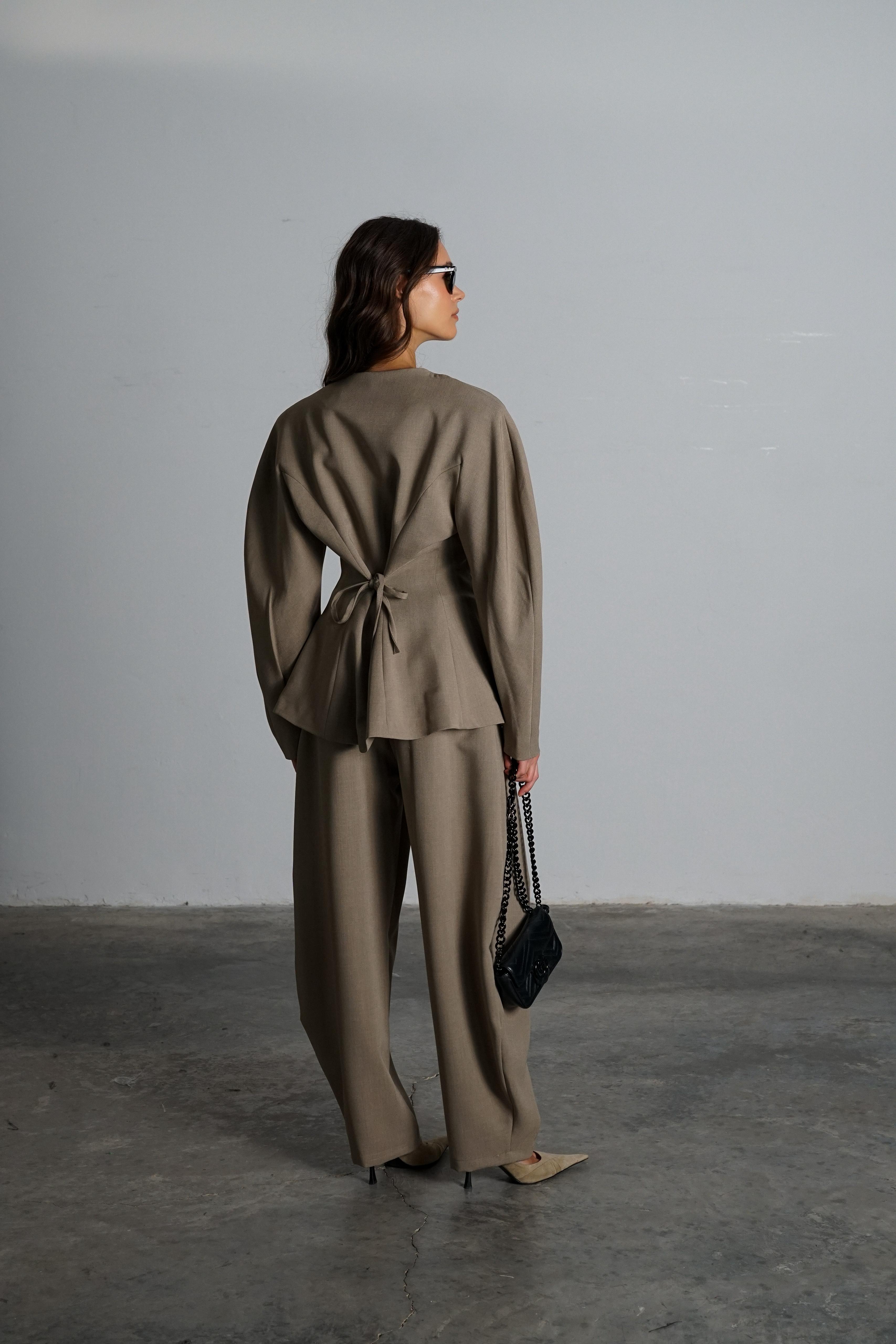 חליפת אופיליה